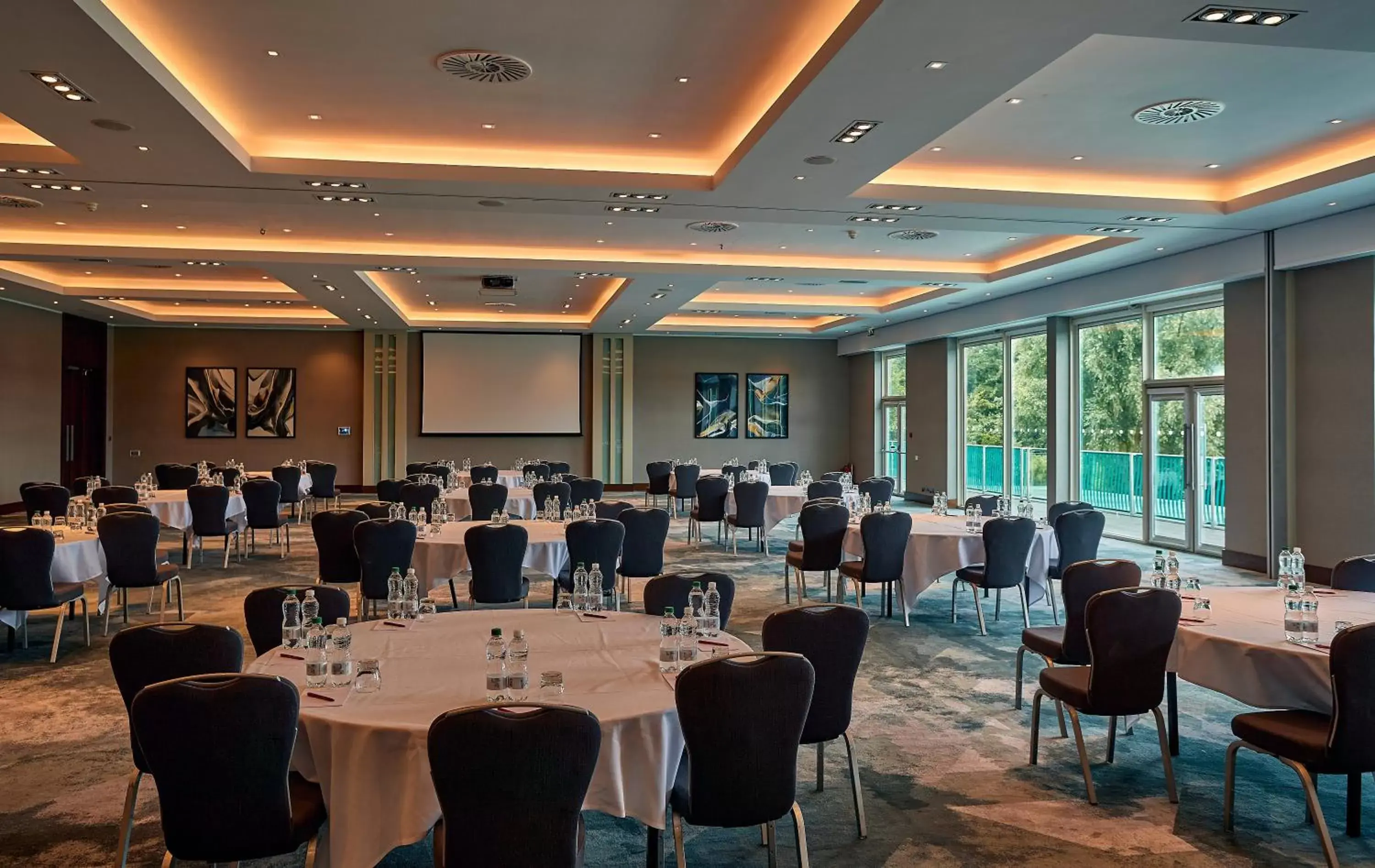 Meeting/conference room in Crowne Plaza Marlow, an IHG Hotel