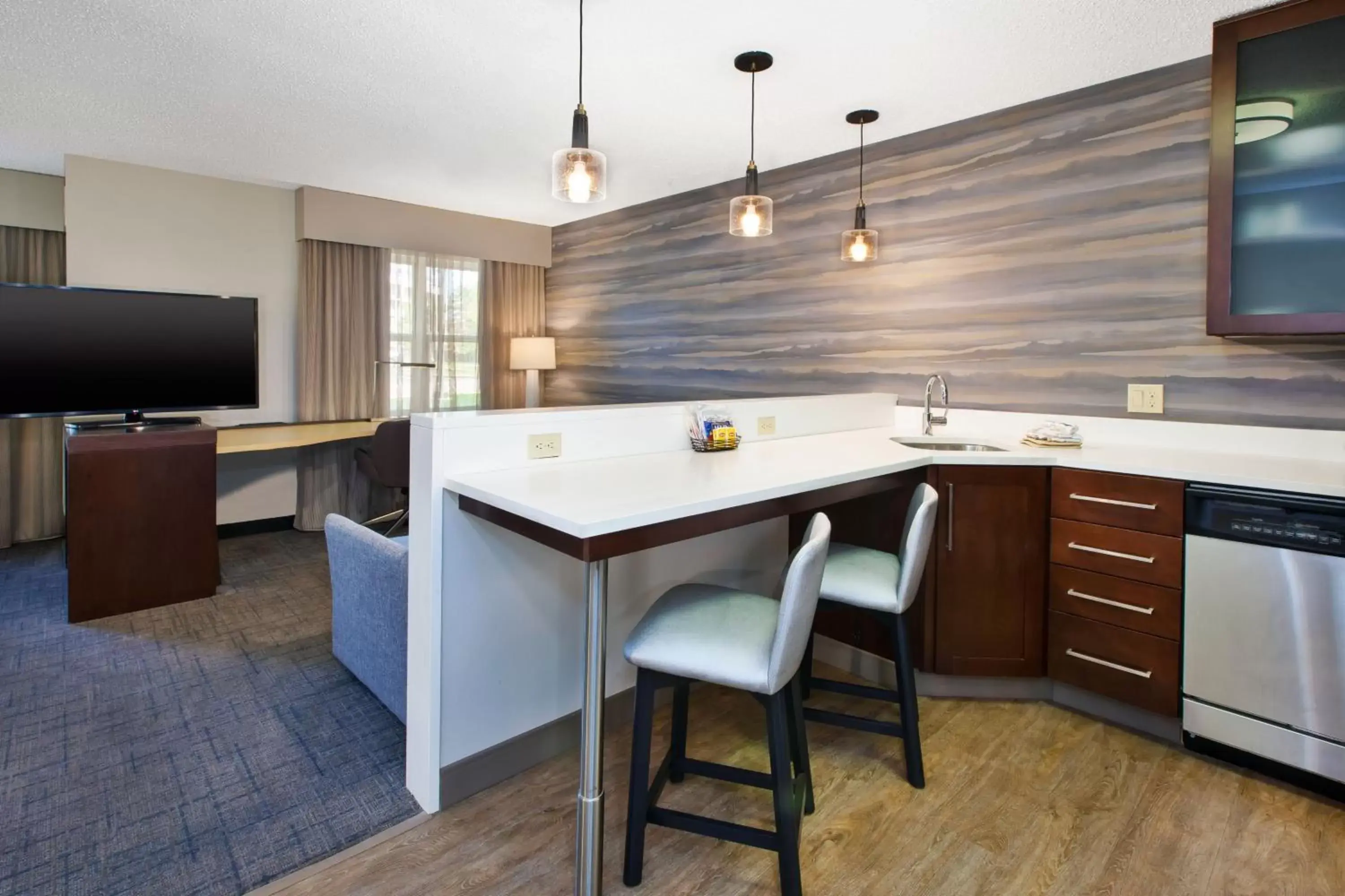 Living room, Kitchen/Kitchenette in Residence Inn by Marriott Ann Arbor North