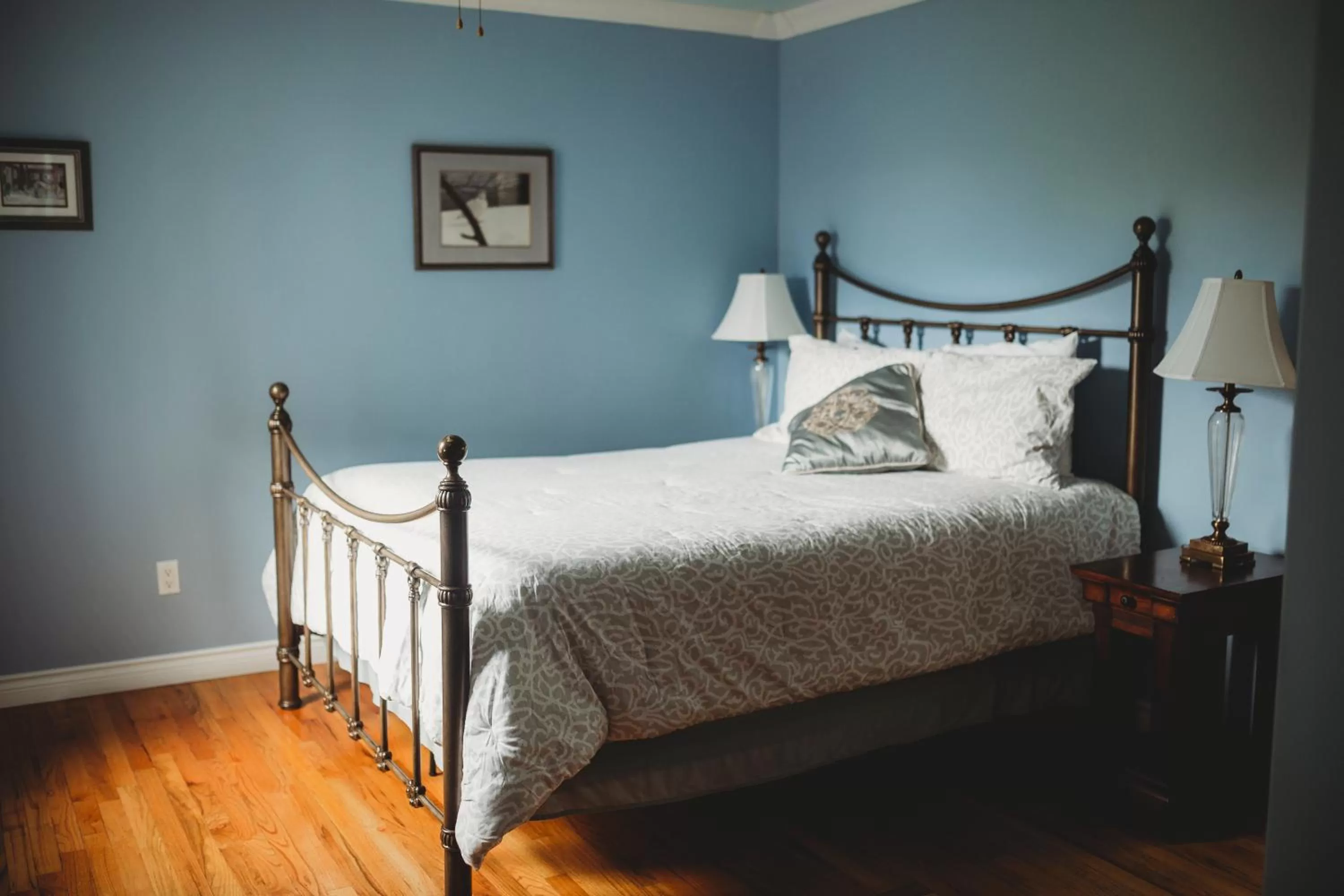 Bedroom, Bed in Carriage House Inn Four and a Half Stars