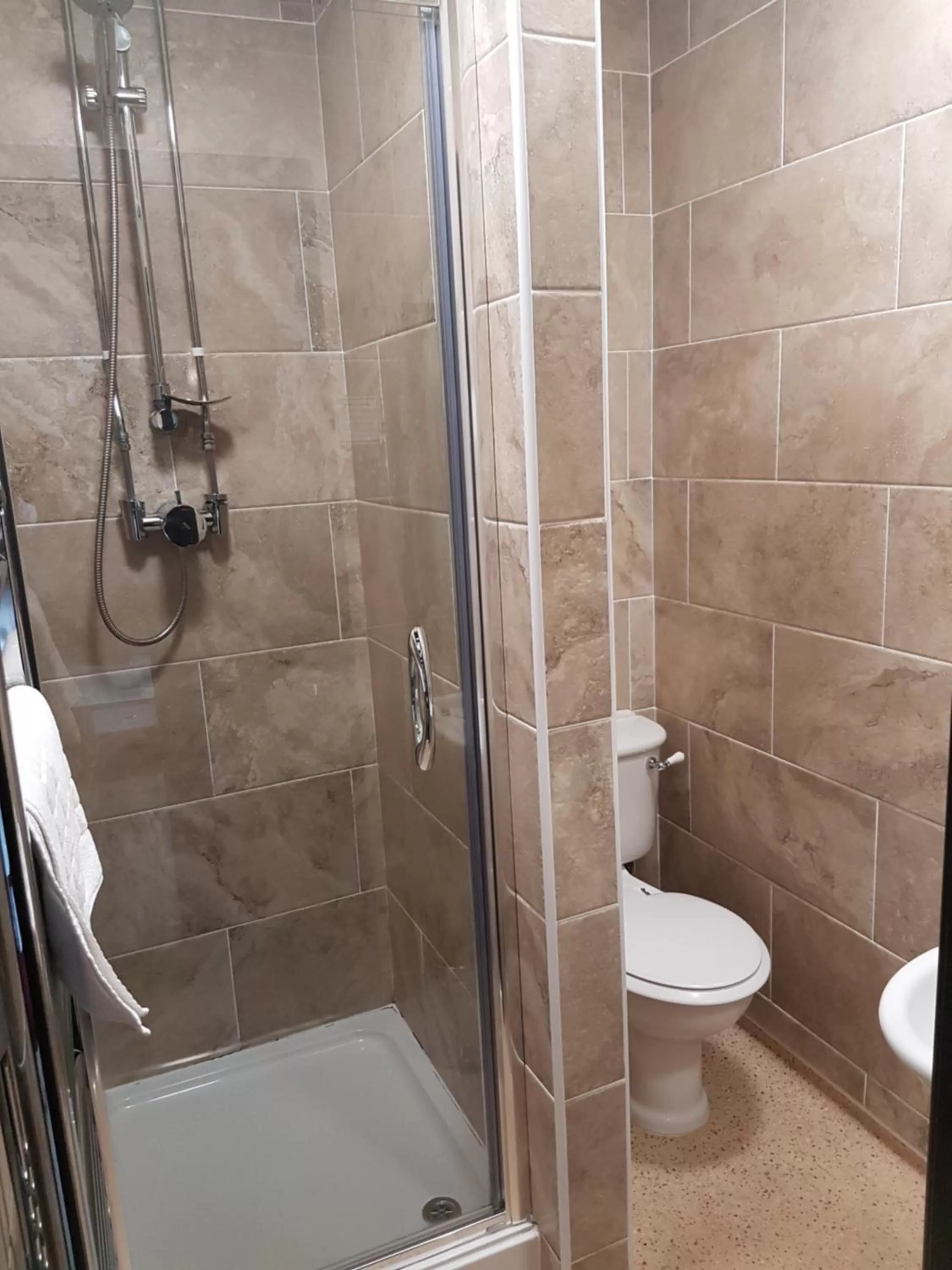 Shower in The Black Boy Inn