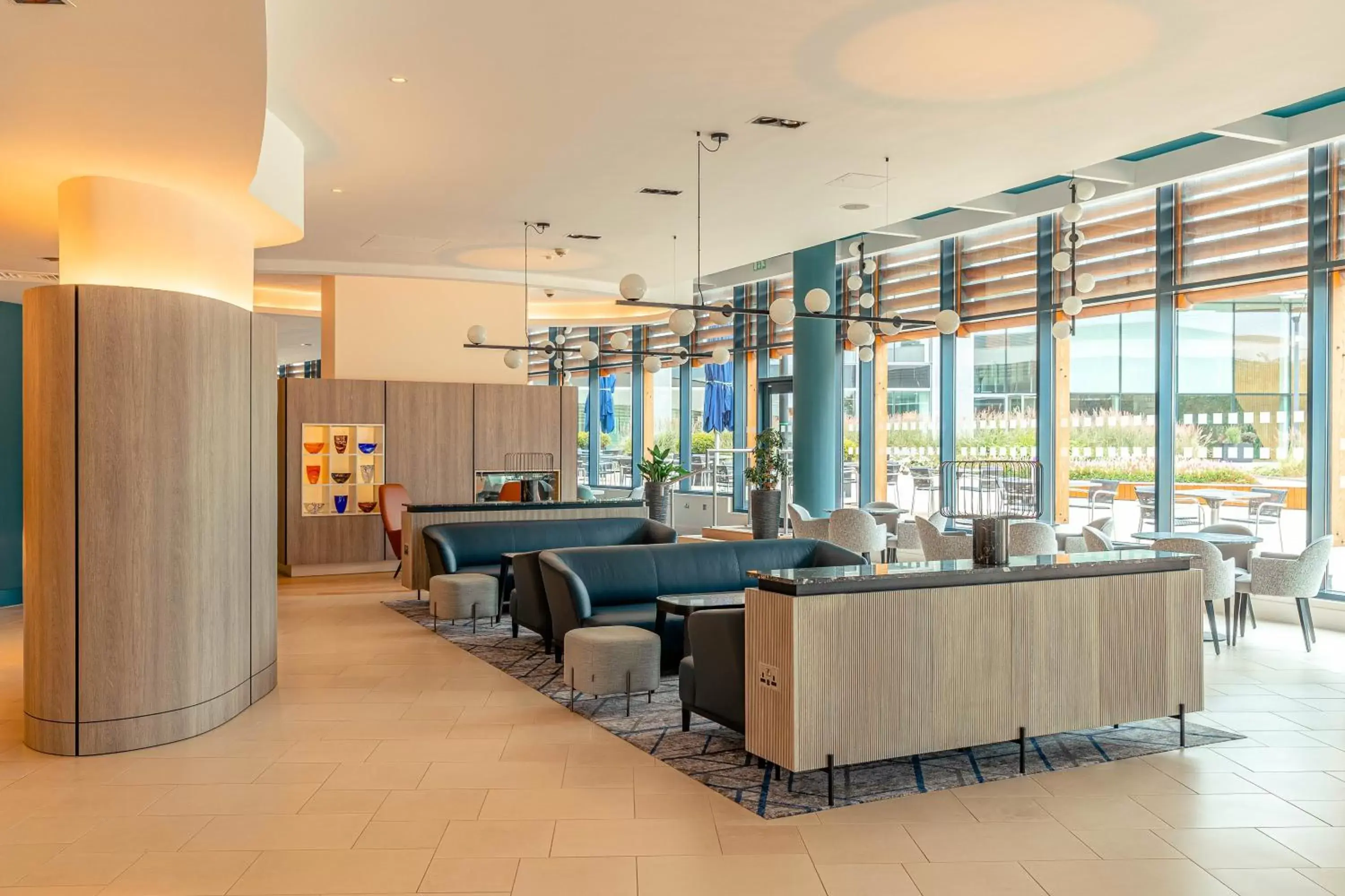 Property building in Crowne Plaza Reading Property building in Crowne Plaza Reading