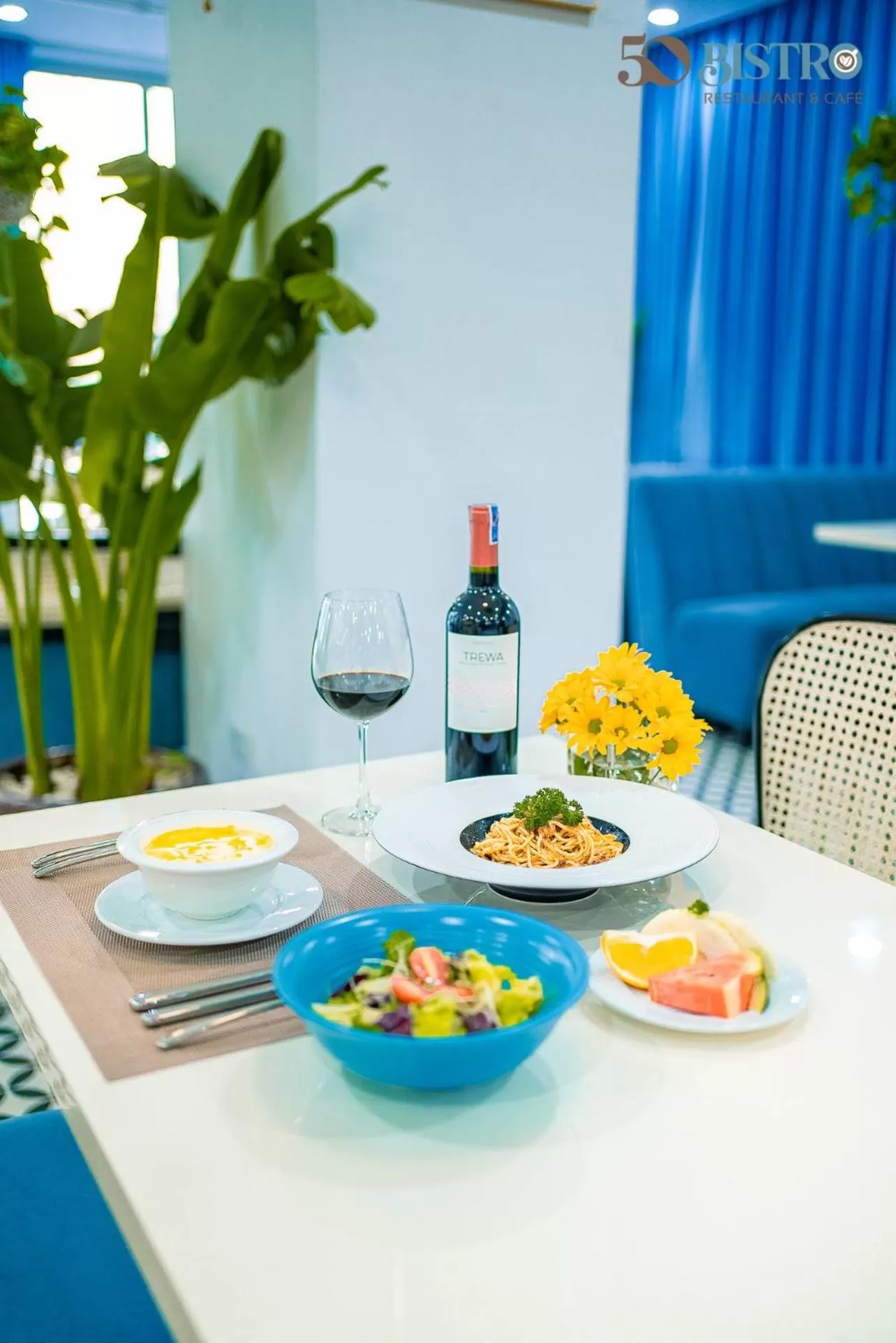 Restaurant/places to eat in Bao Son International Hotel