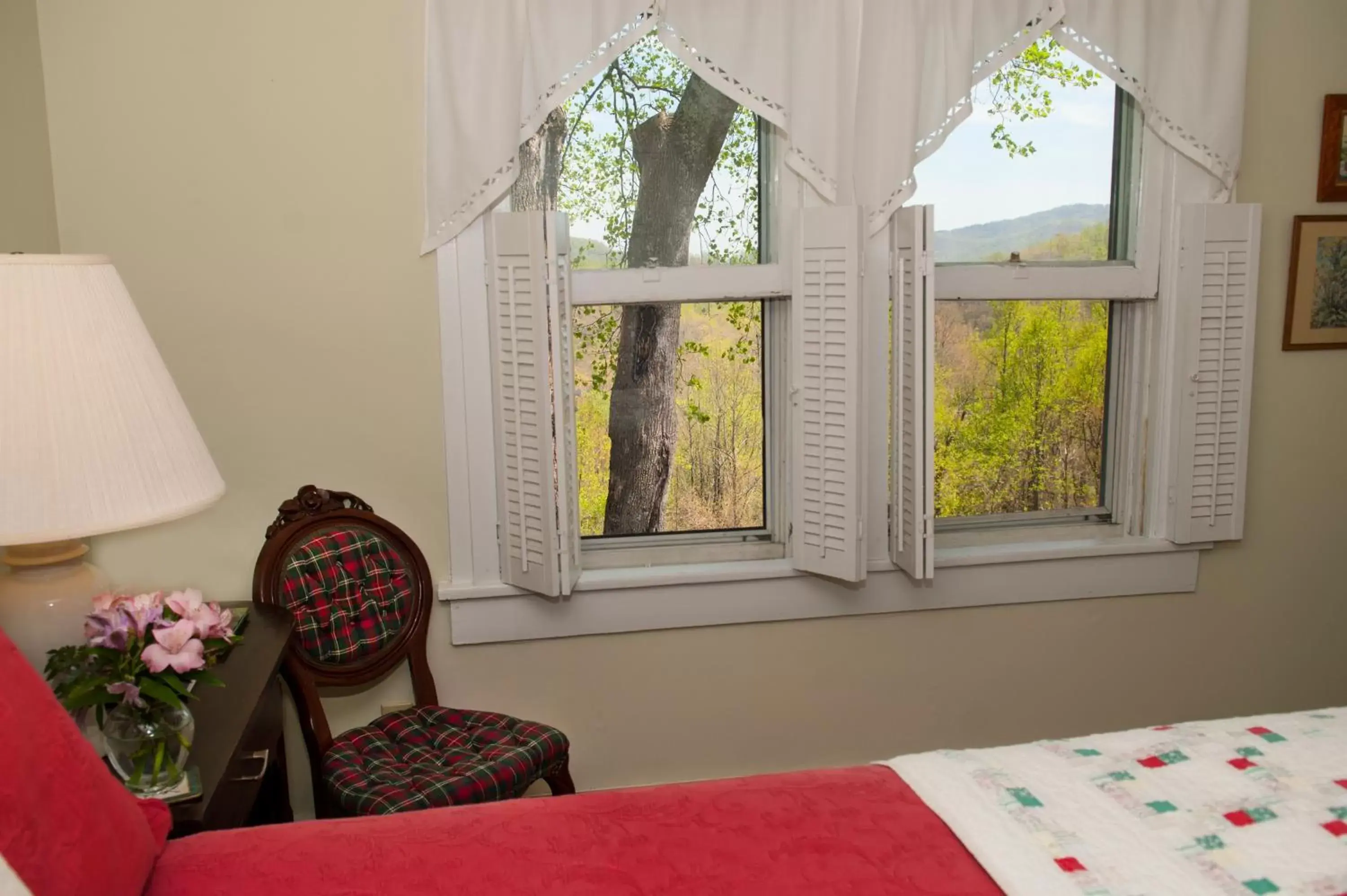 Standard Queen (Room 7) in Orchard Inn Standard Queen (Room 7) in Orchard Inn