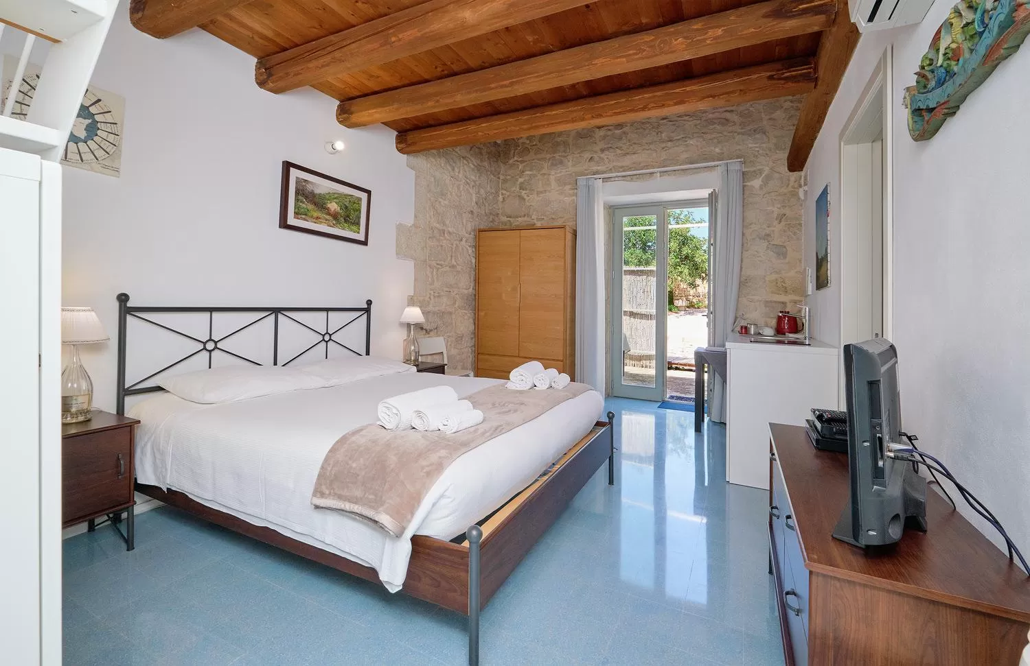 Photo of the whole room, Bed in Petrantica Resort