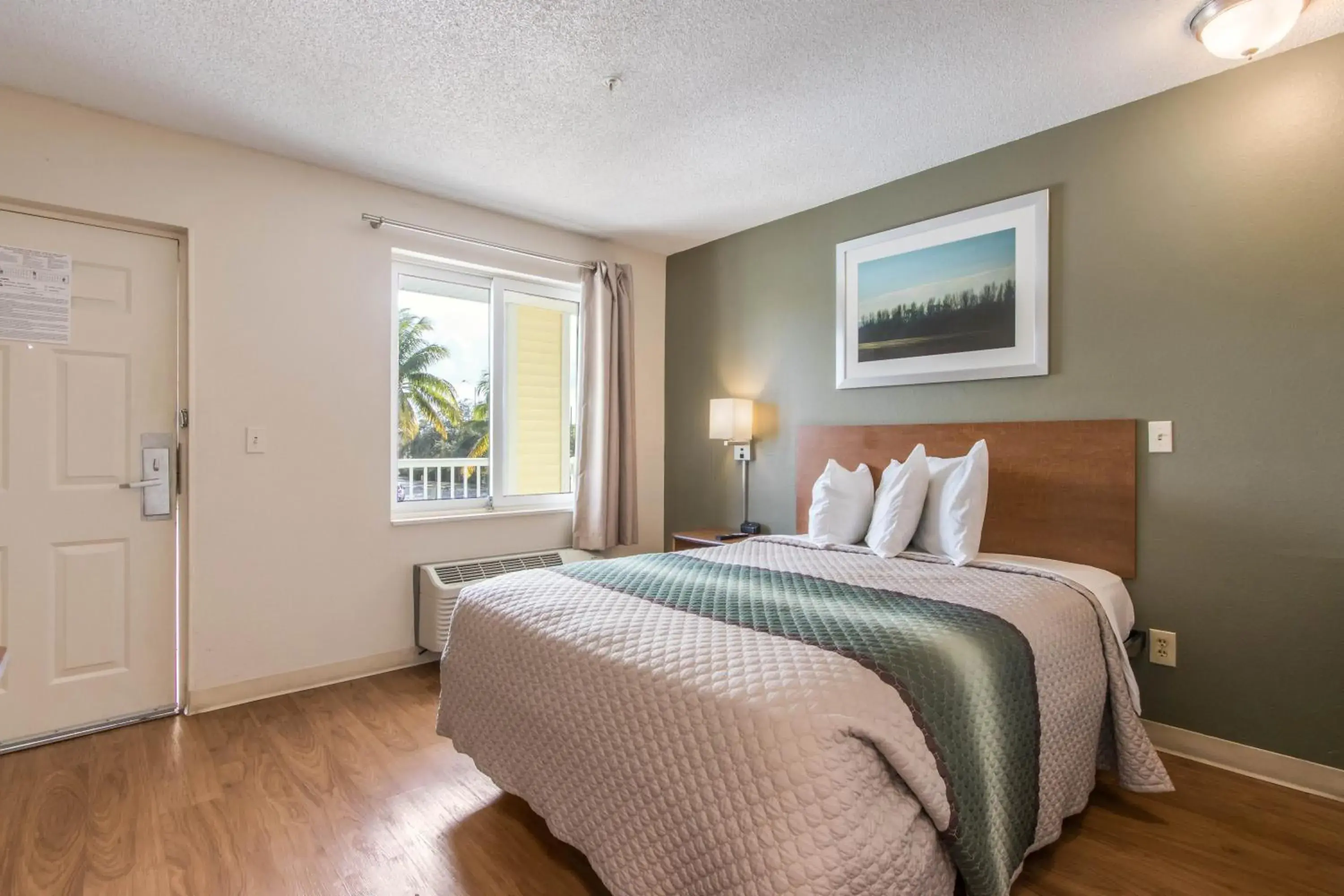 Studio Queen Room Disability Access Non-Smoking in HomeTowne Studios by Red Roof Fort Lauderdale Studio Queen Room Disability Access Non-Smoking in HomeTowne Studios by Red Roof Fort Lauderdale