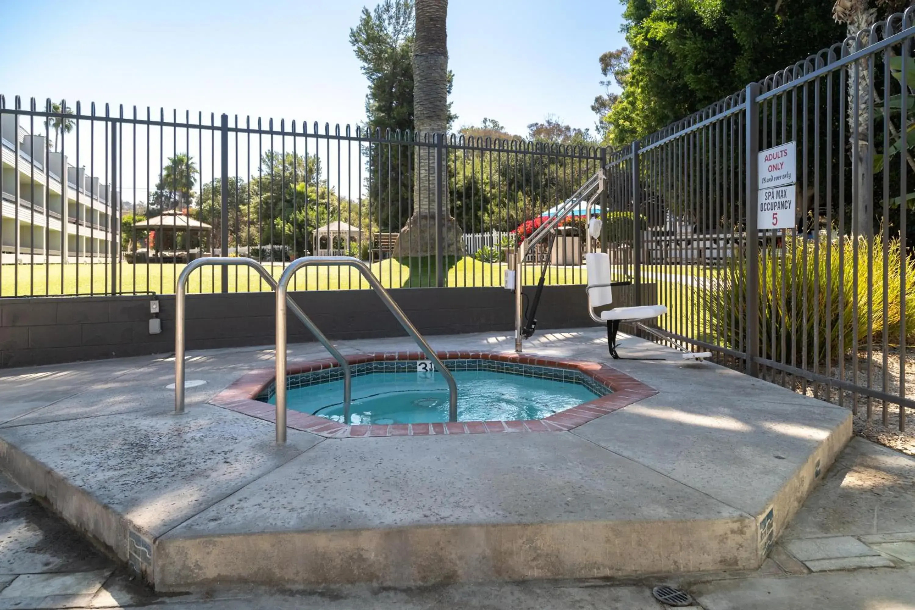 Hot Tub, Swimming Pool in San Clemente Inn