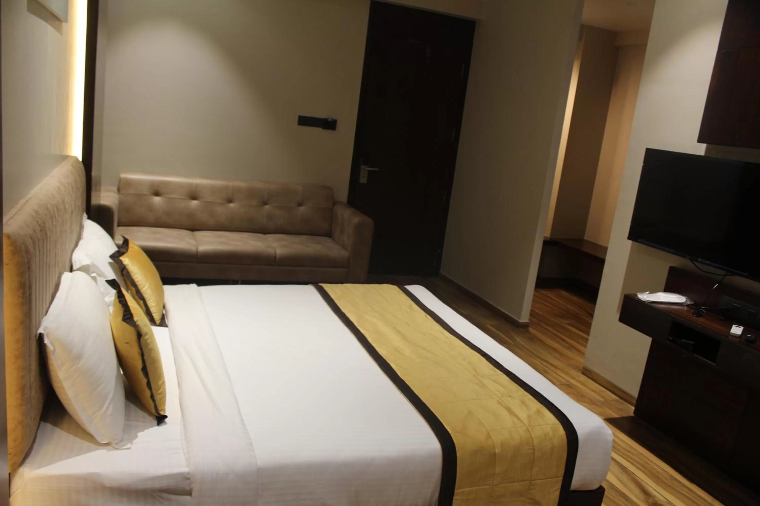 room service, Bed in Hotel Rudra Royals