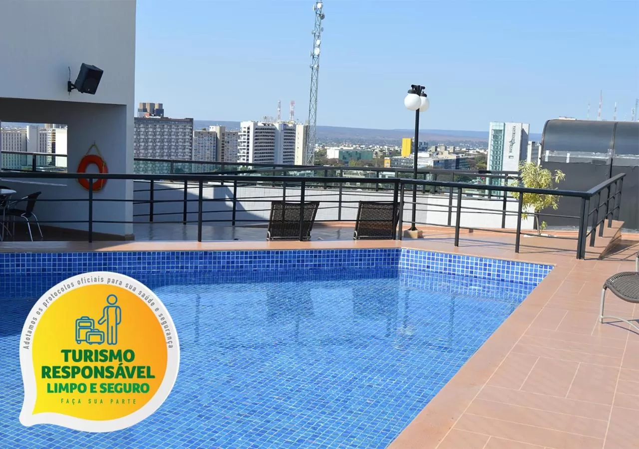 Swimming pool in Lets Idea Brasília Hotel