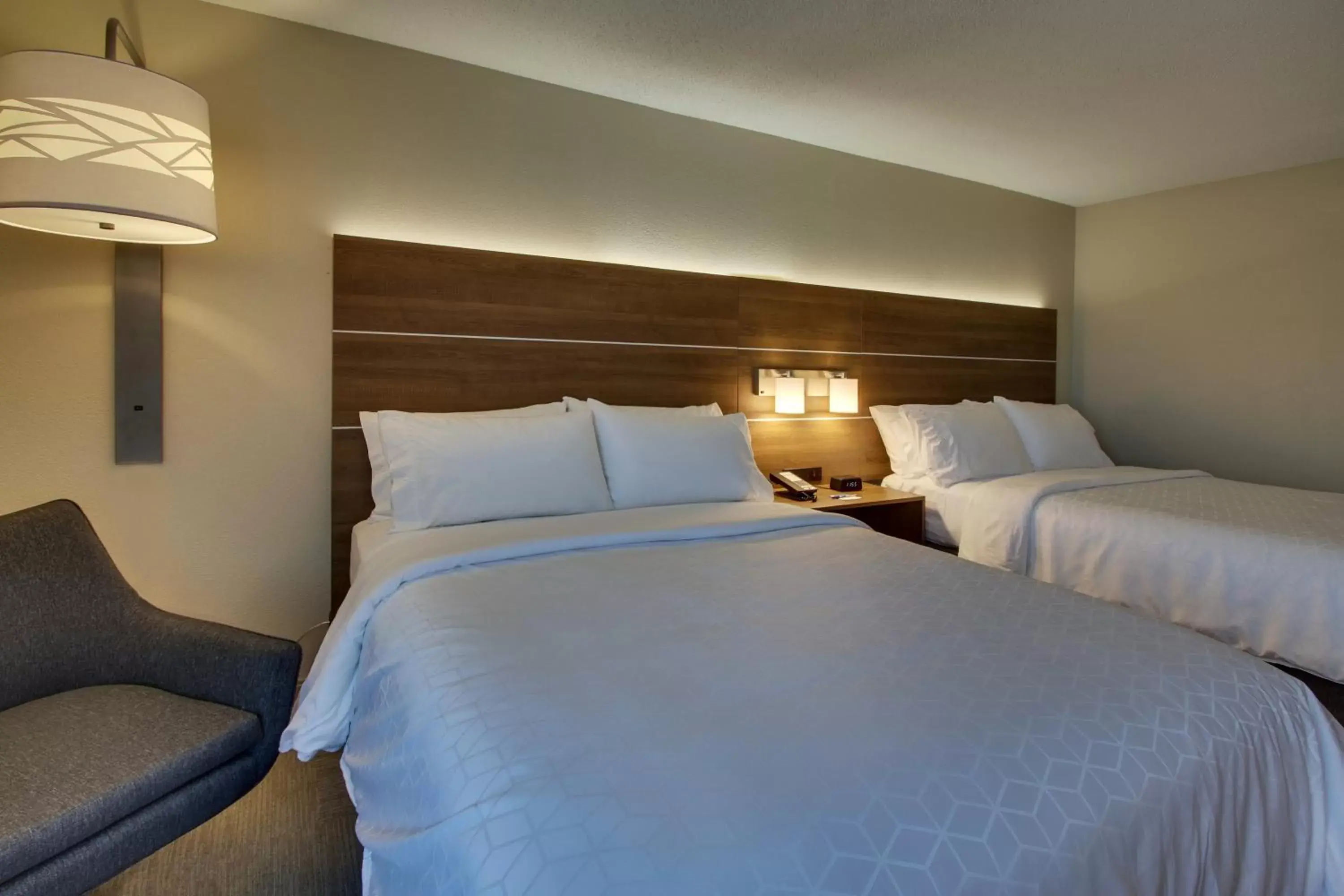 Photo of the whole room, Bed in Holiday Inn Express - Horse Cave by IHG Photo of the whole room, Bed in Holiday Inn Express - Horse Cave by IHG