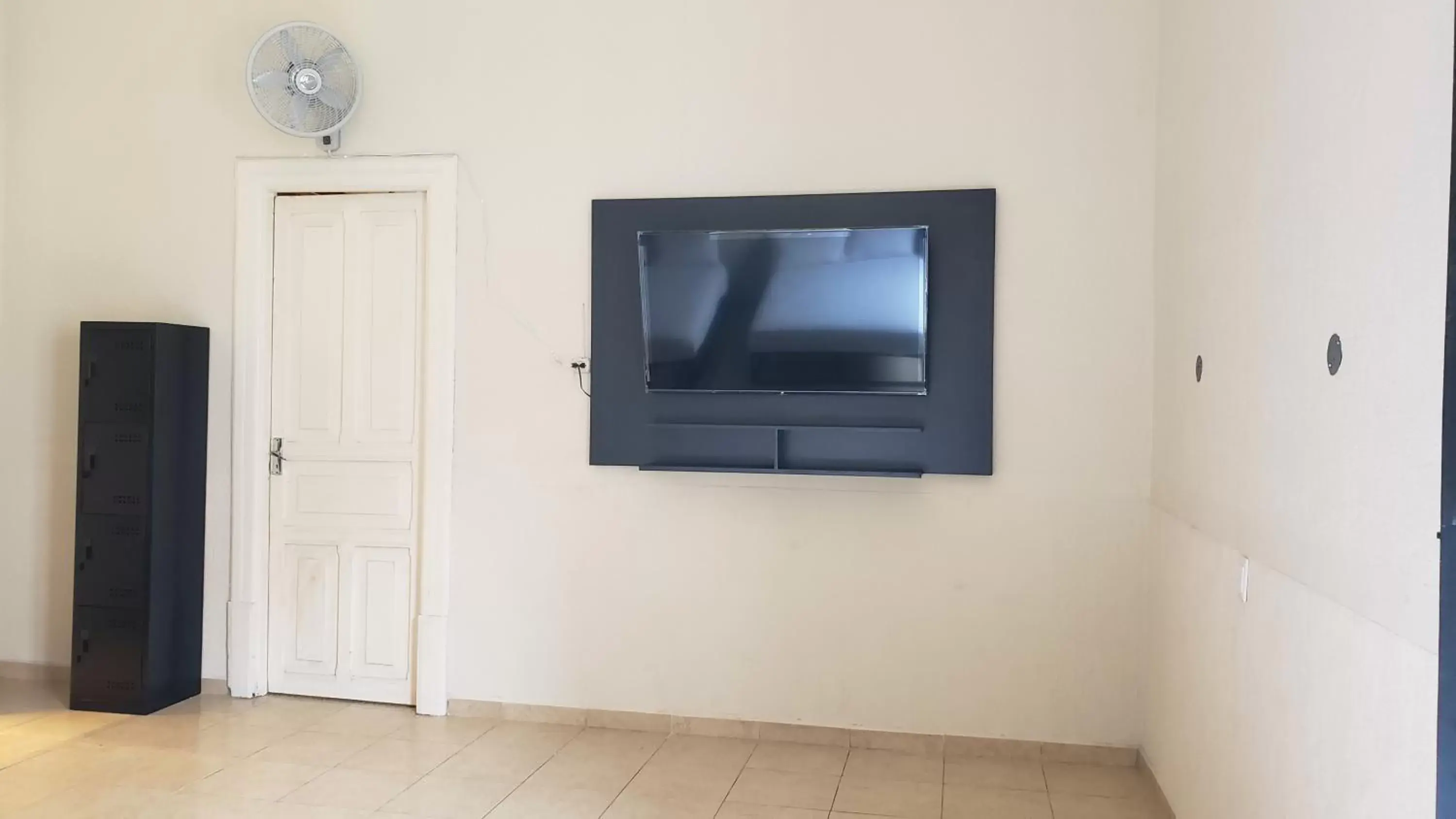 TV and multimedia, TV/Entertainment Center in Hotel Grand Isitia