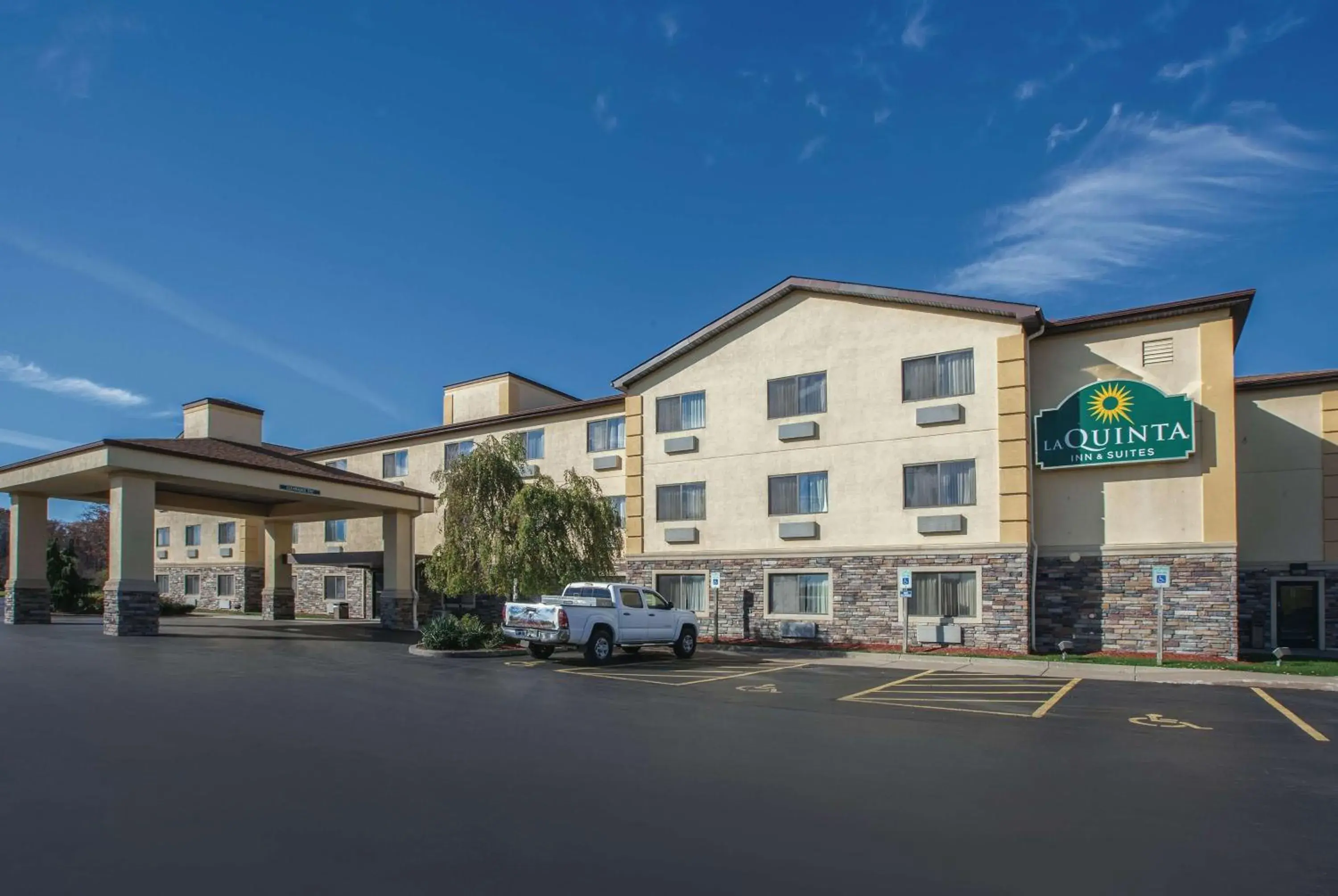 Property Building in La Quinta Inn & Suites by Wyndham Erie