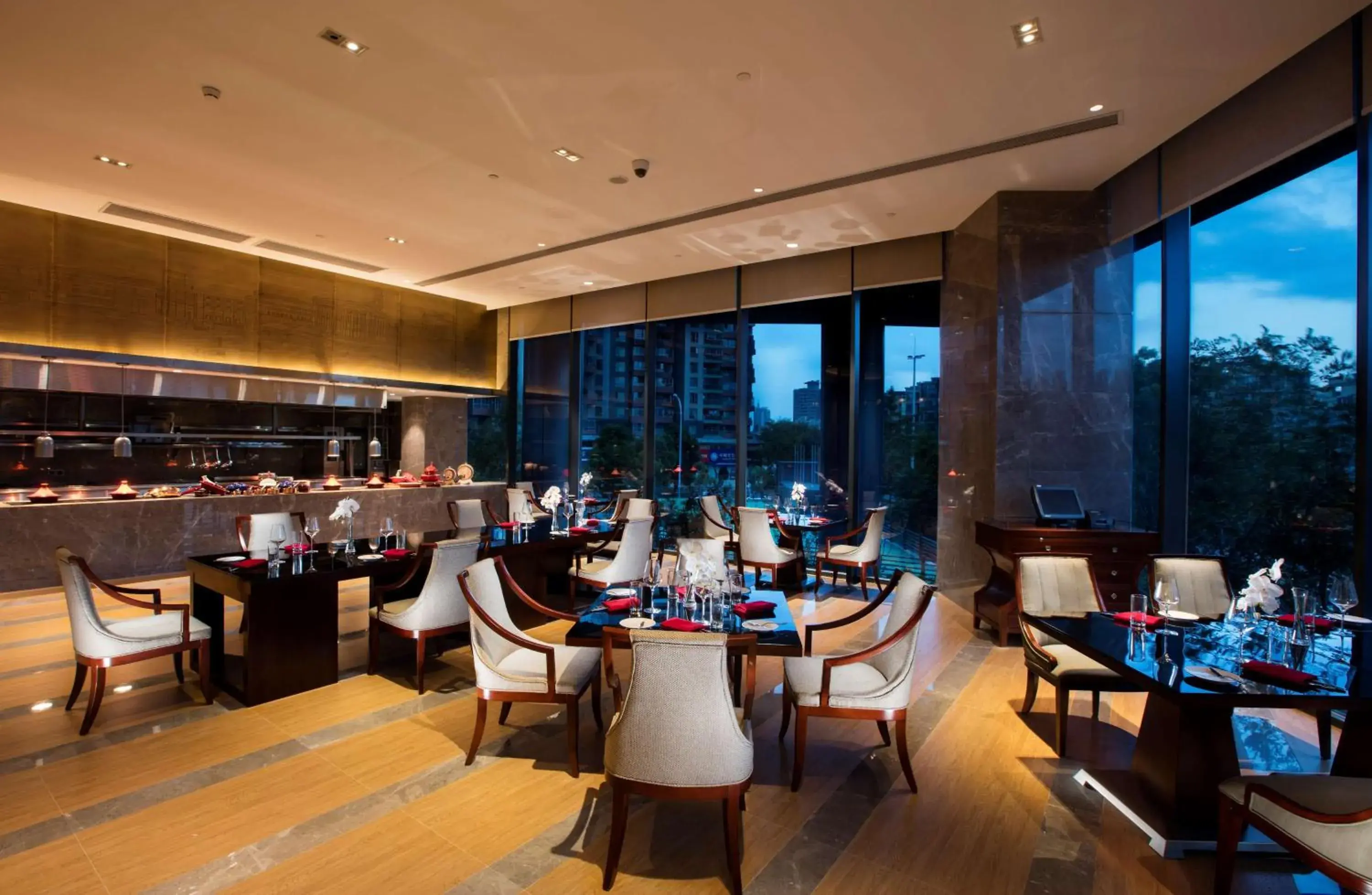 Restaurant/Places to Eat in Hilton Wuhan Riverside