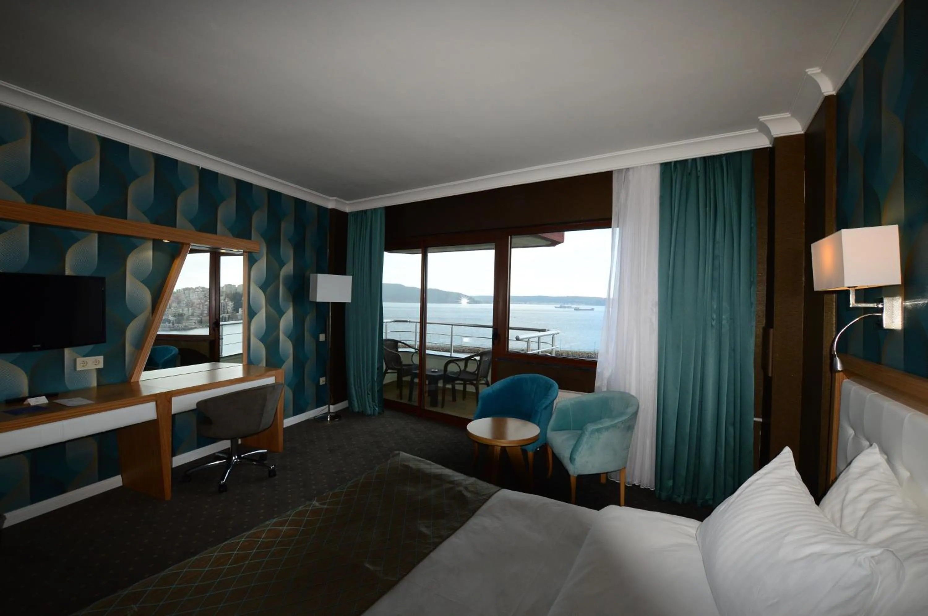 Photo of the whole room, Bed in Akol Hotel