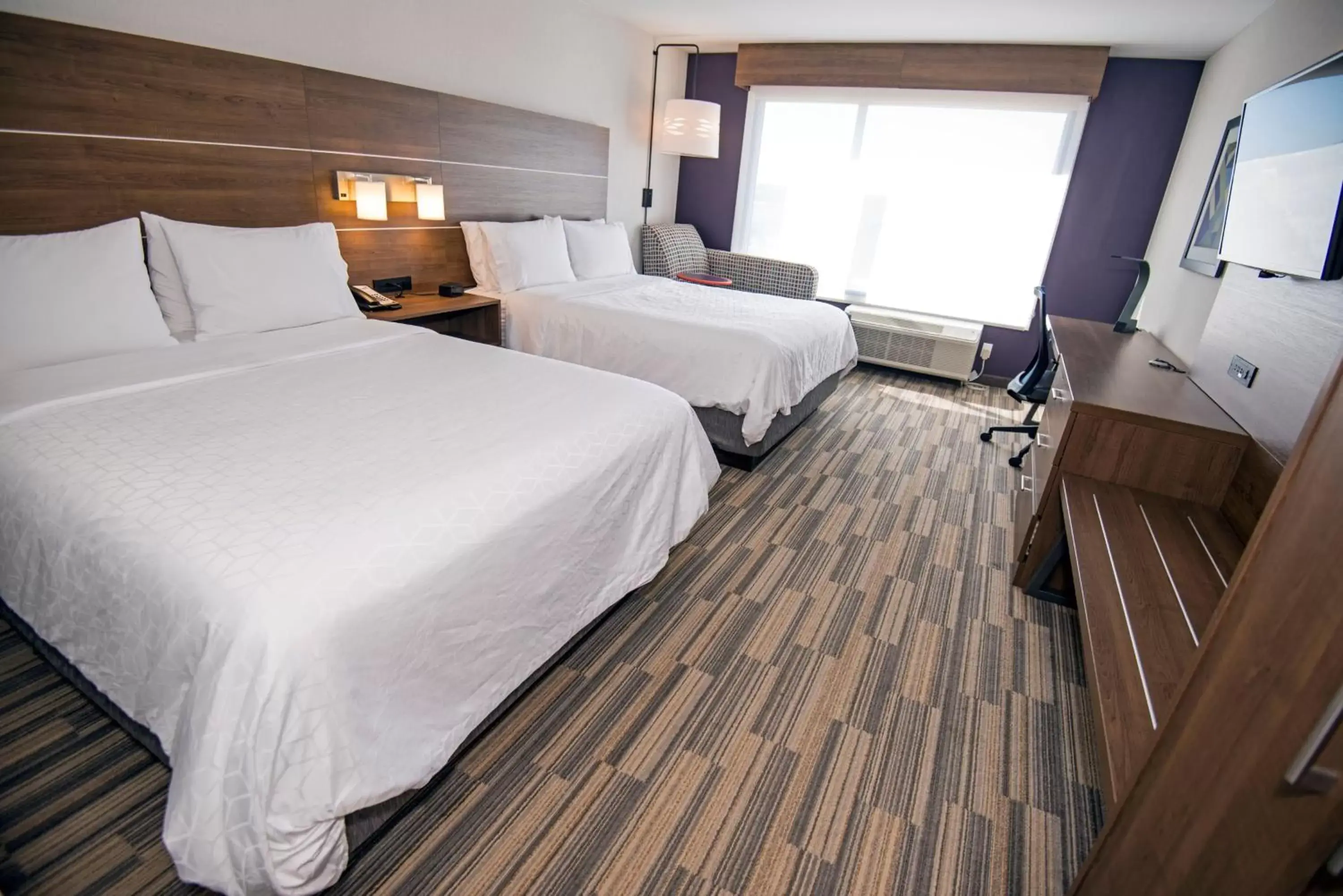 Photo of the whole room, Bed in Holiday Inn Express - Red Deer North, an IHG Hotel