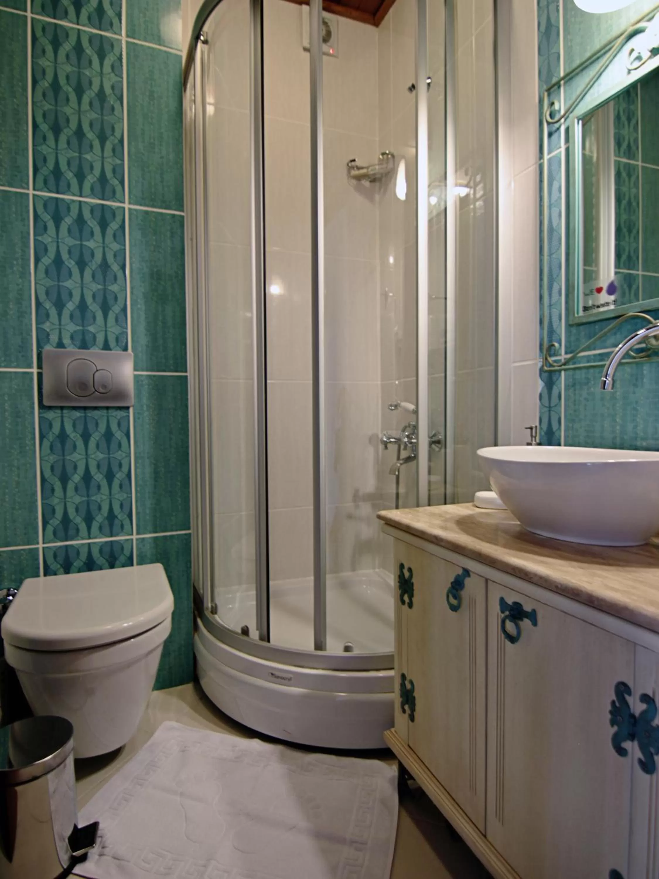 Shower in Hotel Des Etrangers - Special Category