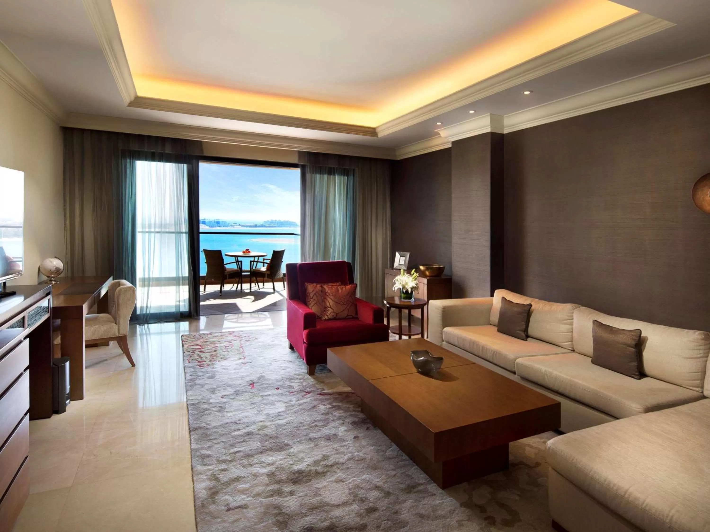 Photo of the whole room in Fairmont The Palm