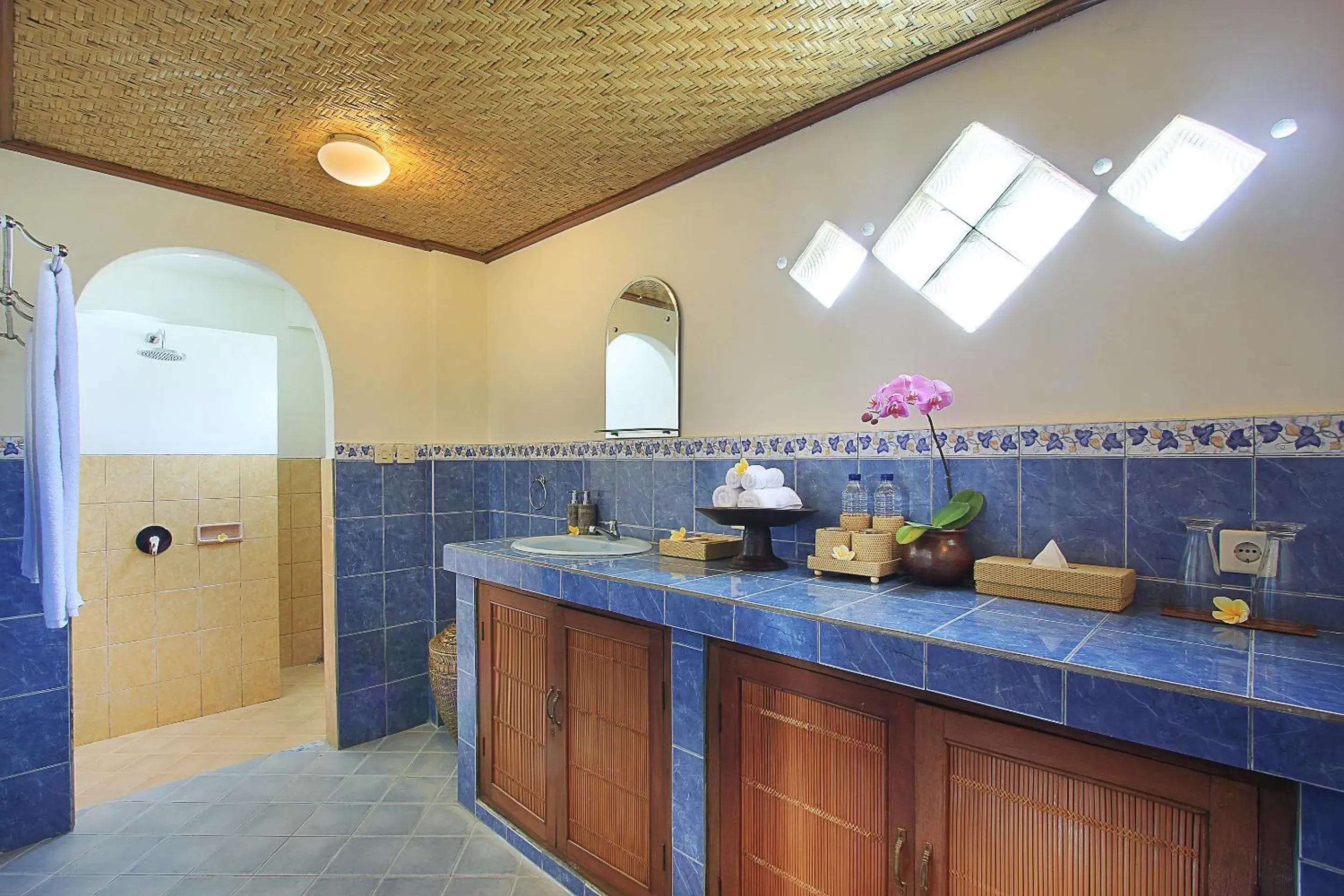 Property building, Bathroom in D'Legon Luxury Villas