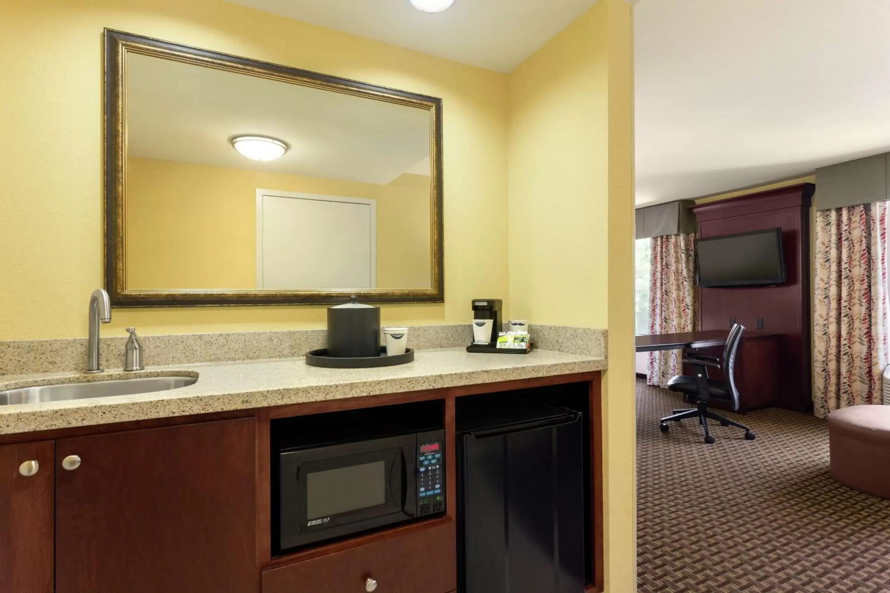 Bedroom, Bathroom in Hampton Inn & Suites Prattville