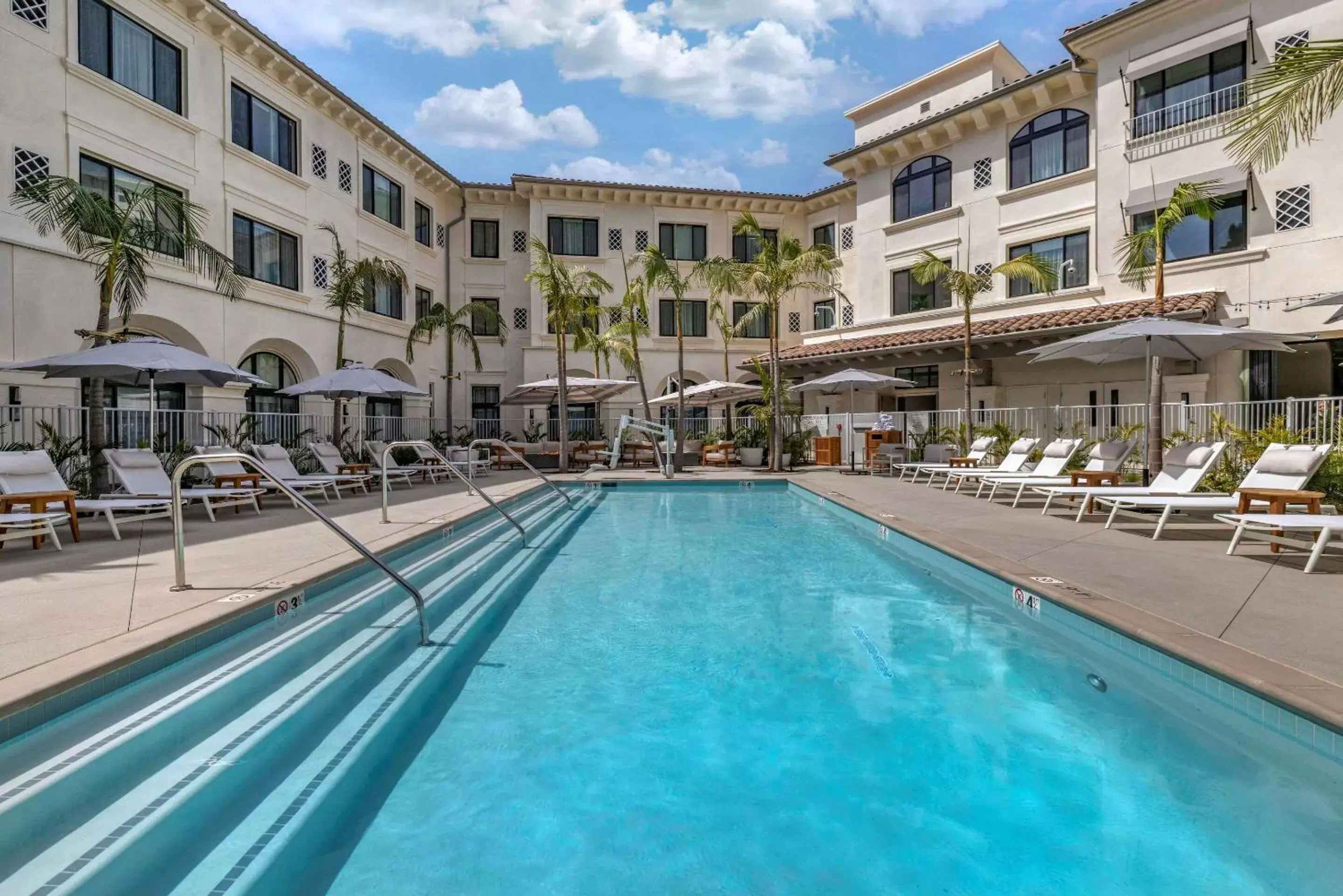Swimming Pool in Cambria Hotel Calabasas