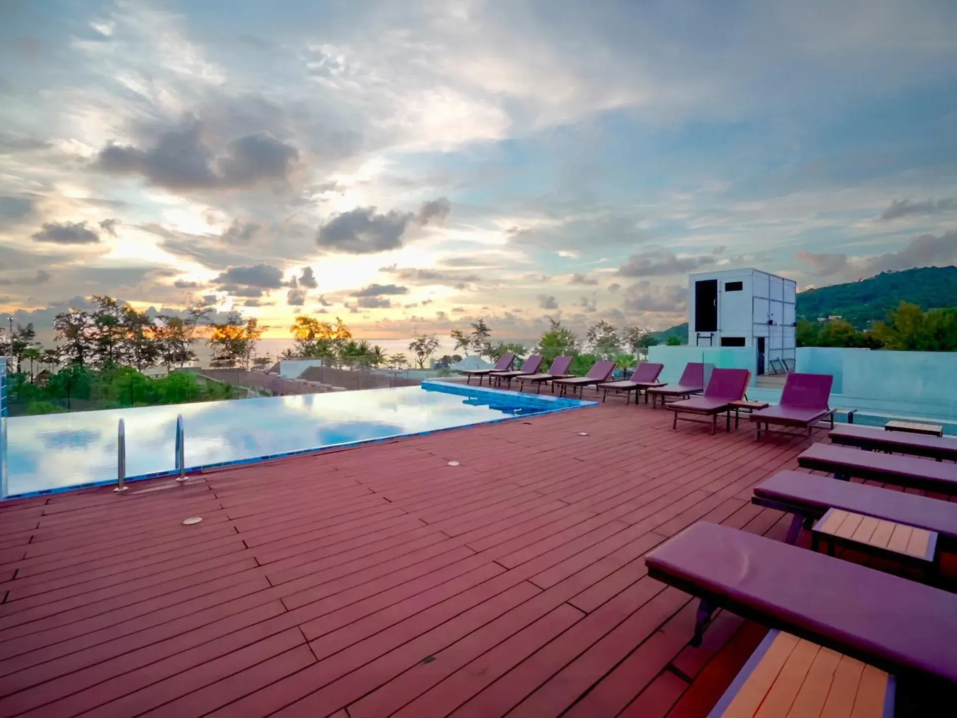 Pool view, Swimming Pool in Phoenix Hotel Karon Beach