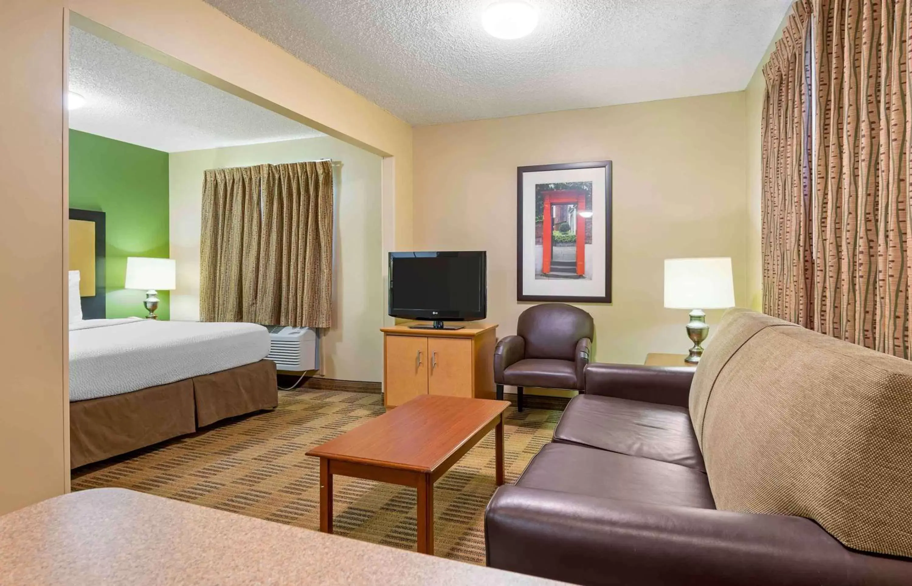 Bedroom in Extended Stay America Select Suites - Detroit - Ann Arbor - University South