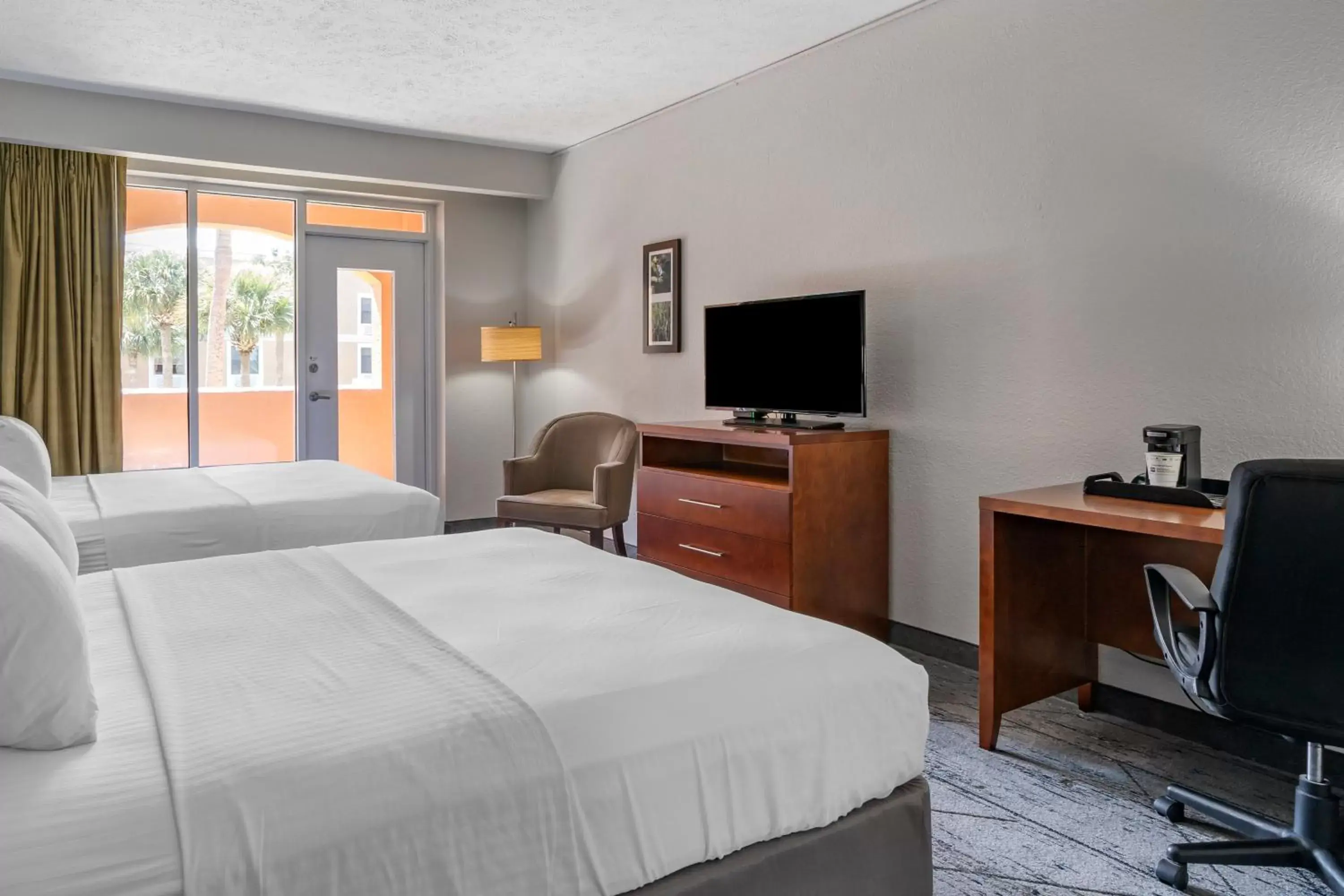 Bedroom, Bed in SureStay Plus Hotel by Best Western The Villages