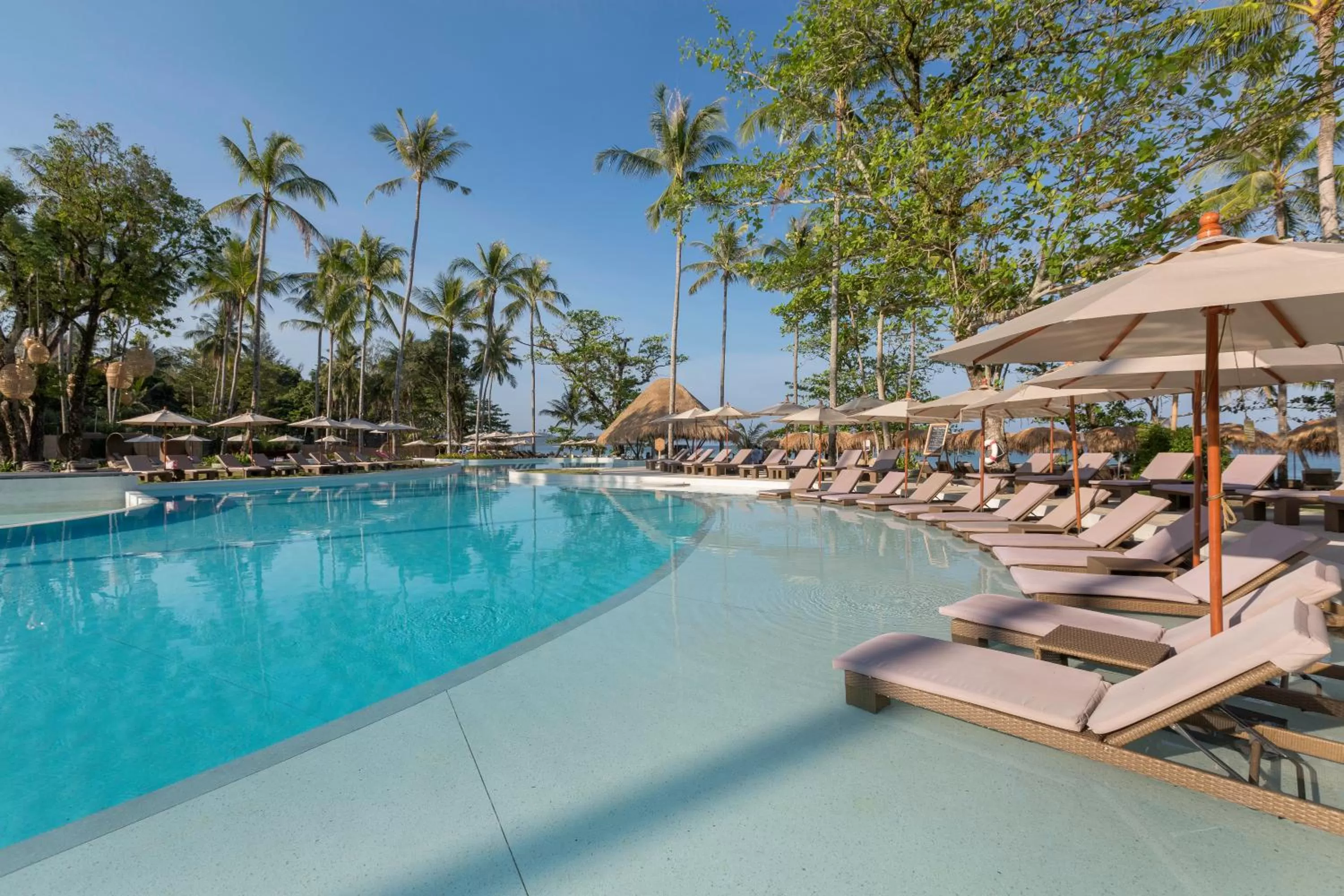 Swimming pool in Eden Beach Khao Lak Resort & Spa