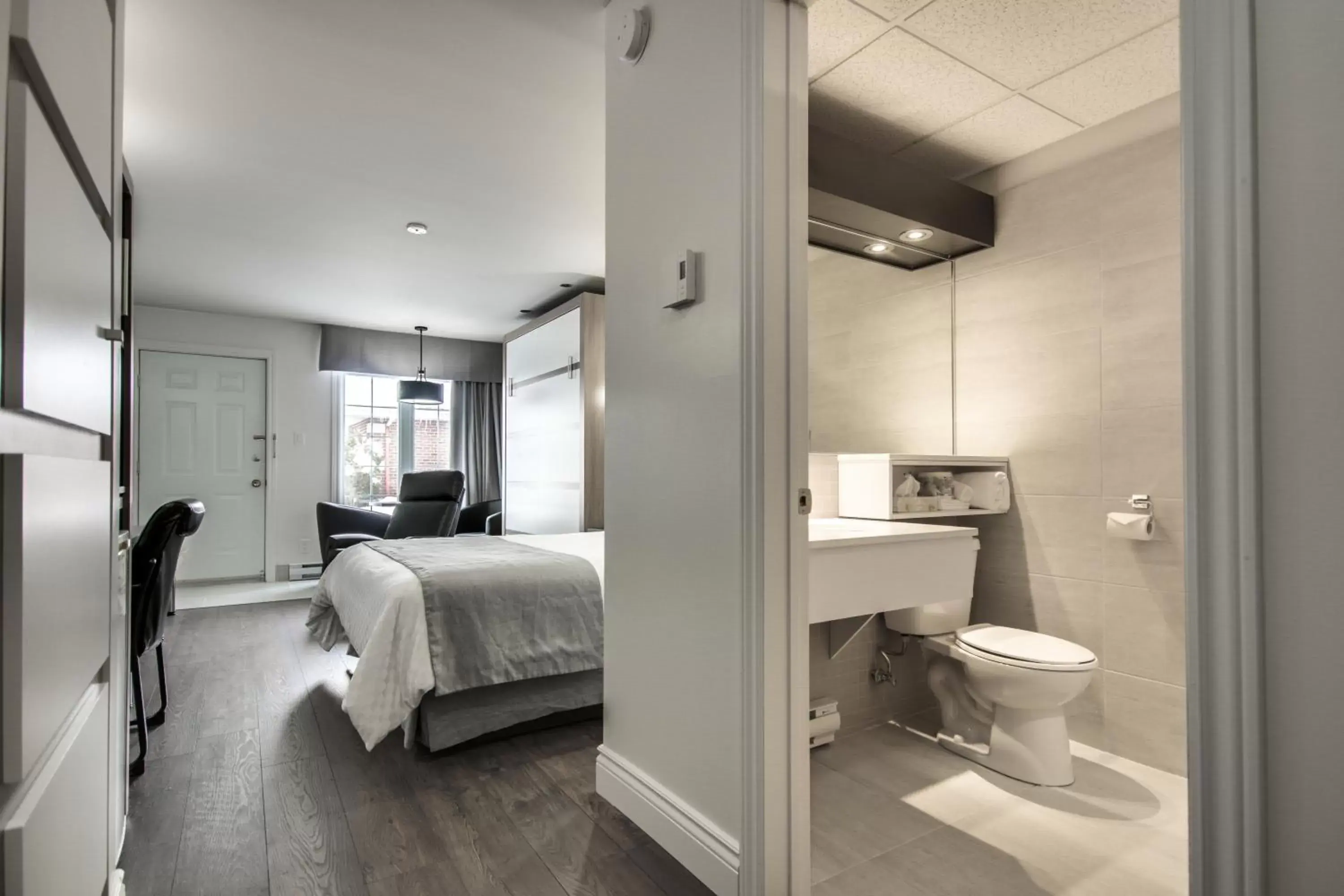 Deluxe Double Room in Hôtel Marineau Shawinigan Deluxe Double Room in Hôtel Marineau Shawinigan