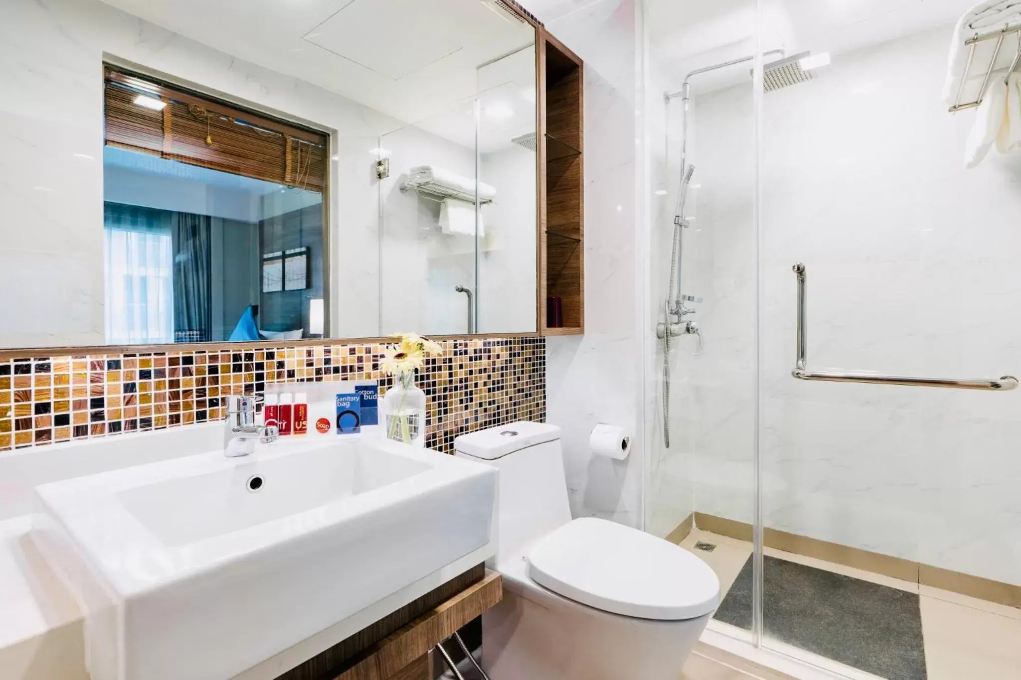 Shower, Bathroom in Citrus Sukhumvit 11 by Compass Hospitality
