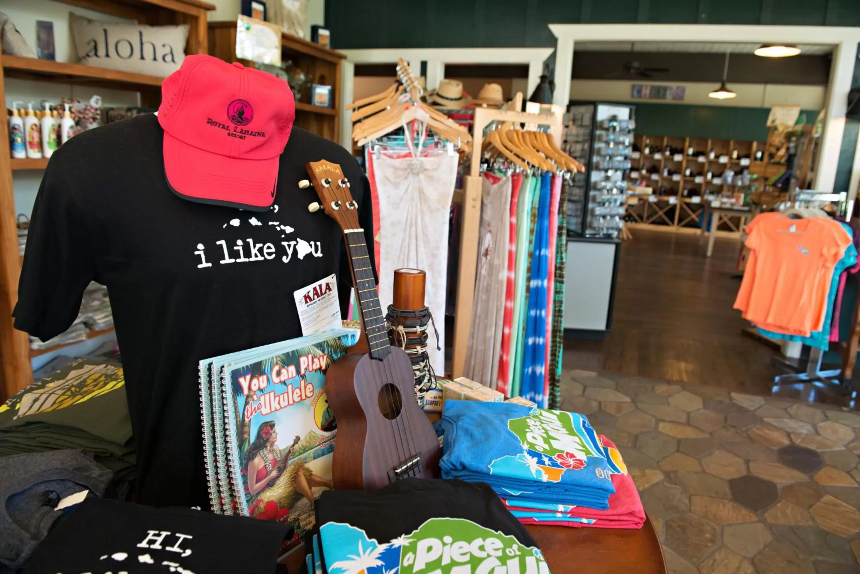 On-site shops in Royal Lahaina Resort & Bungalows