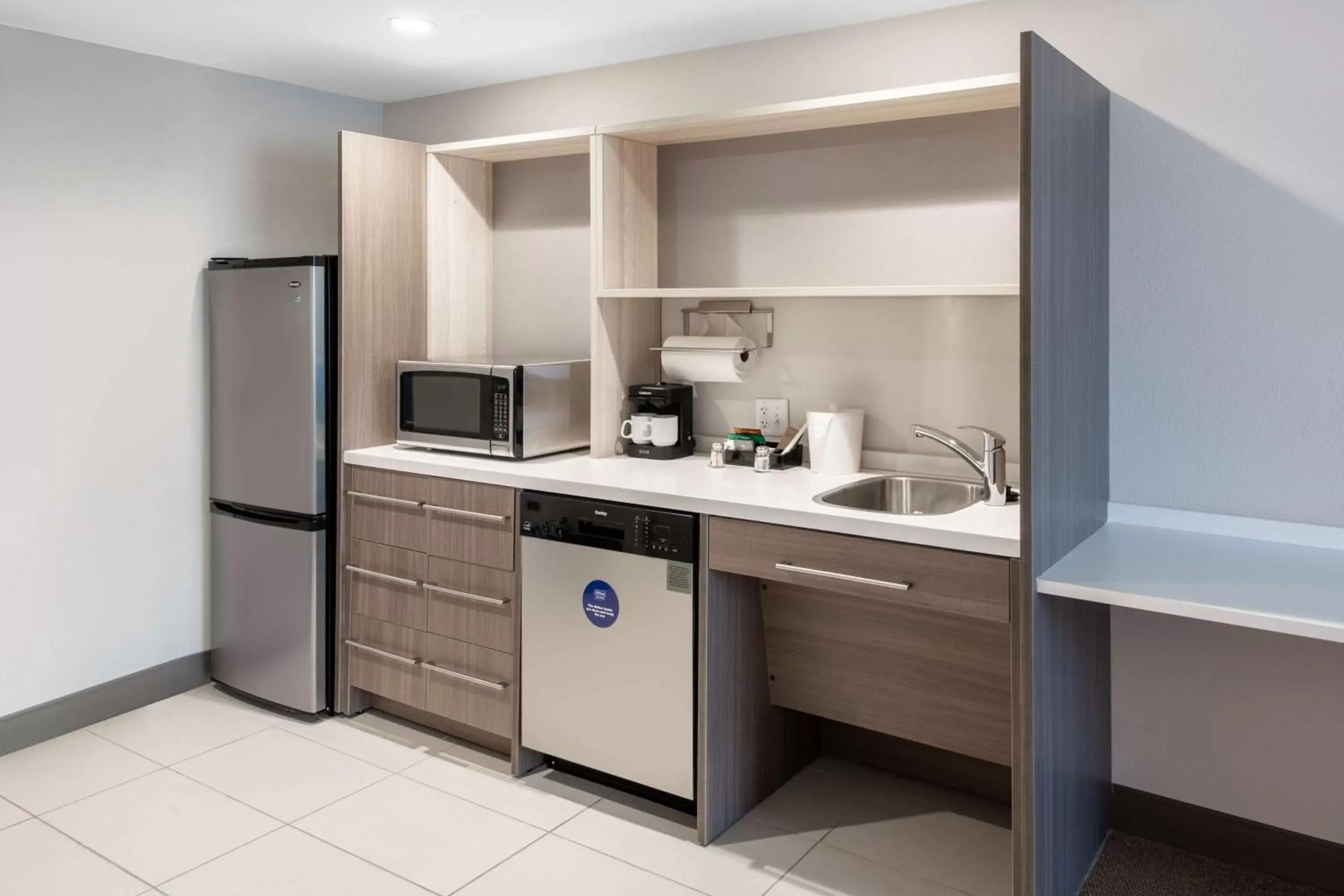 Kitchen or kitchenette, Kitchen/Kitchenette in Home2 Suites By Hilton Phoenix Airport North, Az