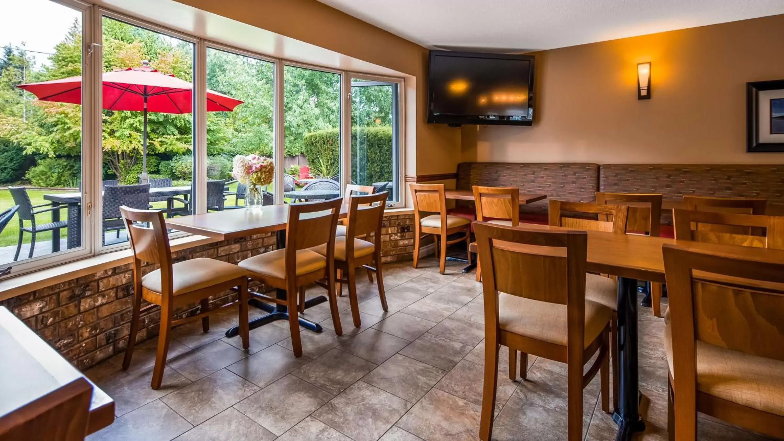 Restaurant/Places to Eat in Best Western Sicamous Inn