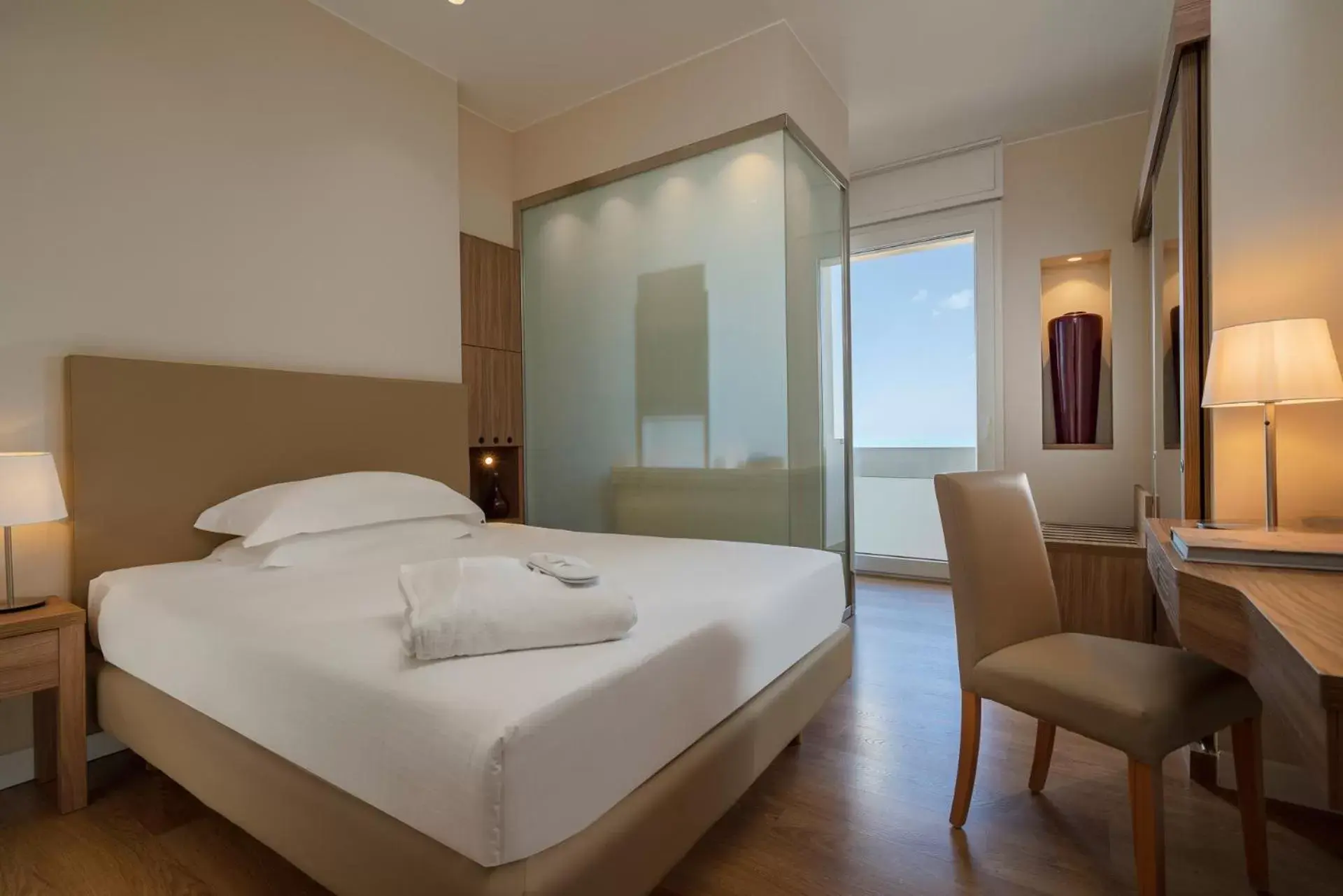 Photo of the whole room, Bed in National Hotel Photo of the whole room, Bed in National Hotel