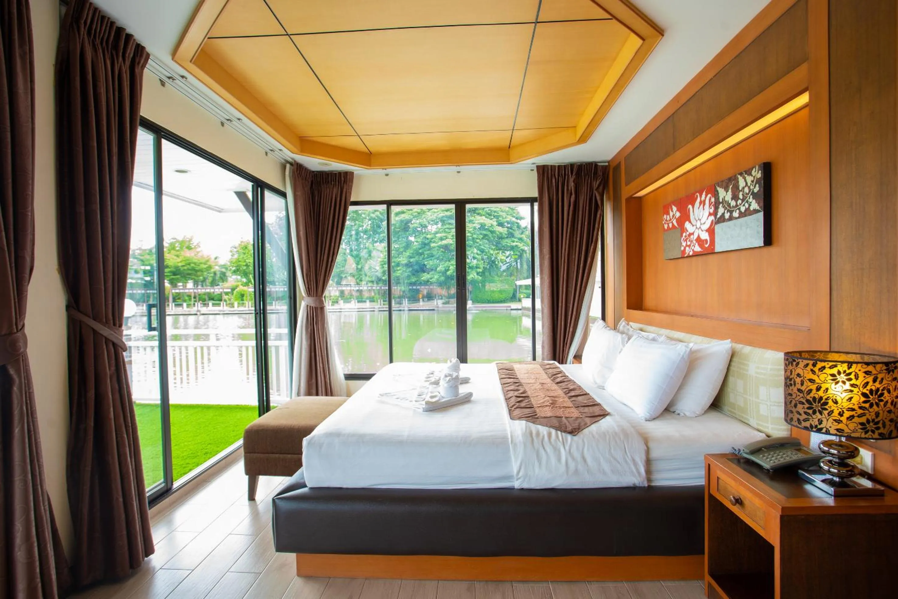 Bed in Chawalun Resort