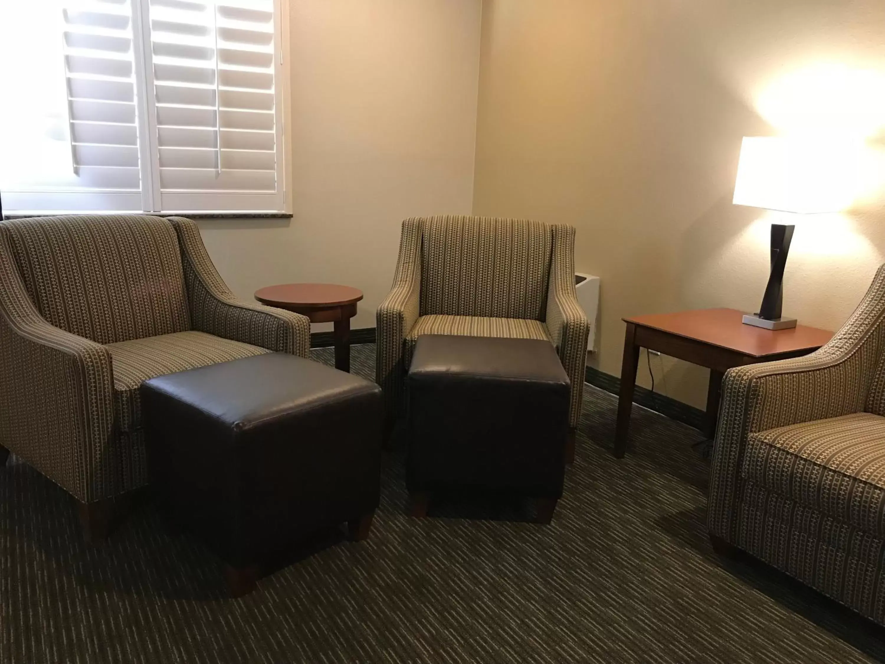 Living room, Seating Area in Dinosaur Inn & Suites