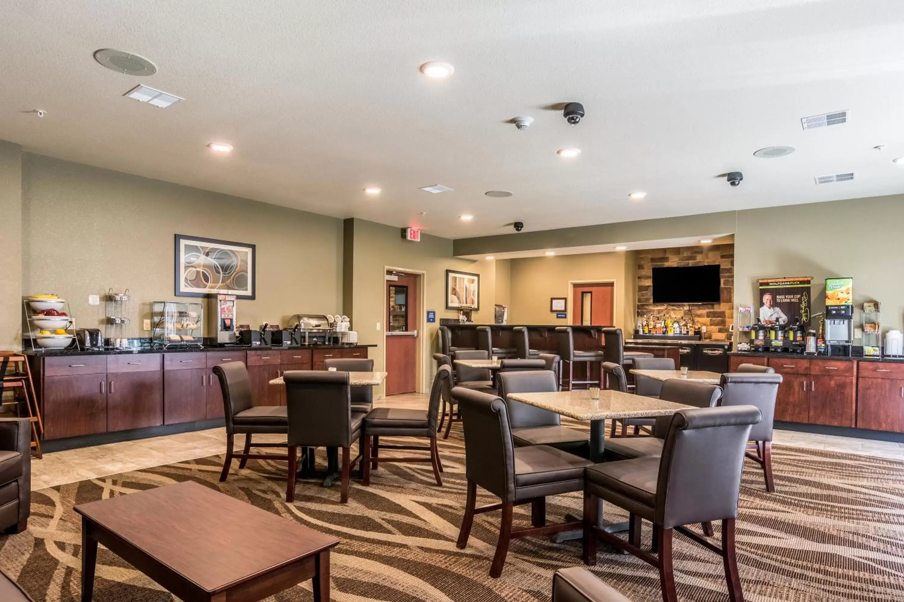 Lounge or bar, Restaurant/Places to Eat in Cobblestone Hotel & Suites - Greenville