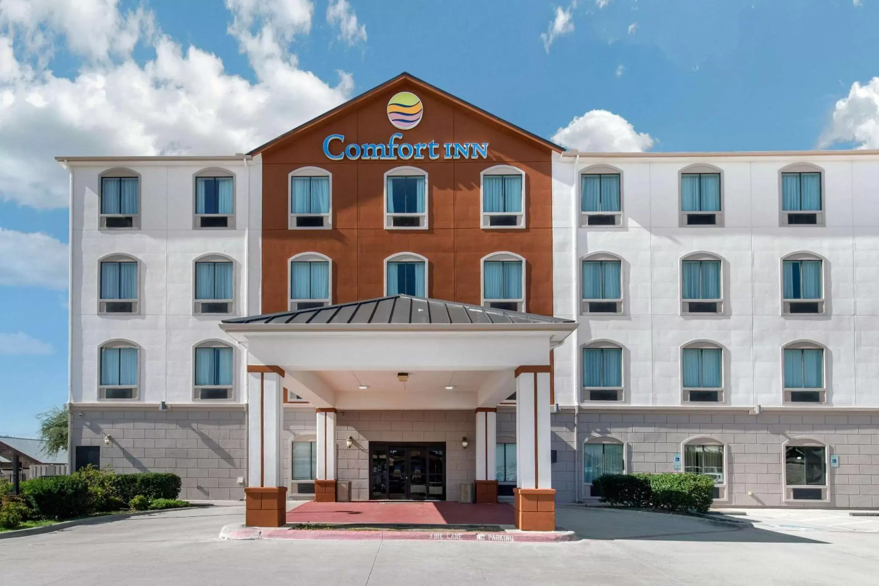 Property building in Comfort Inn Near UNT