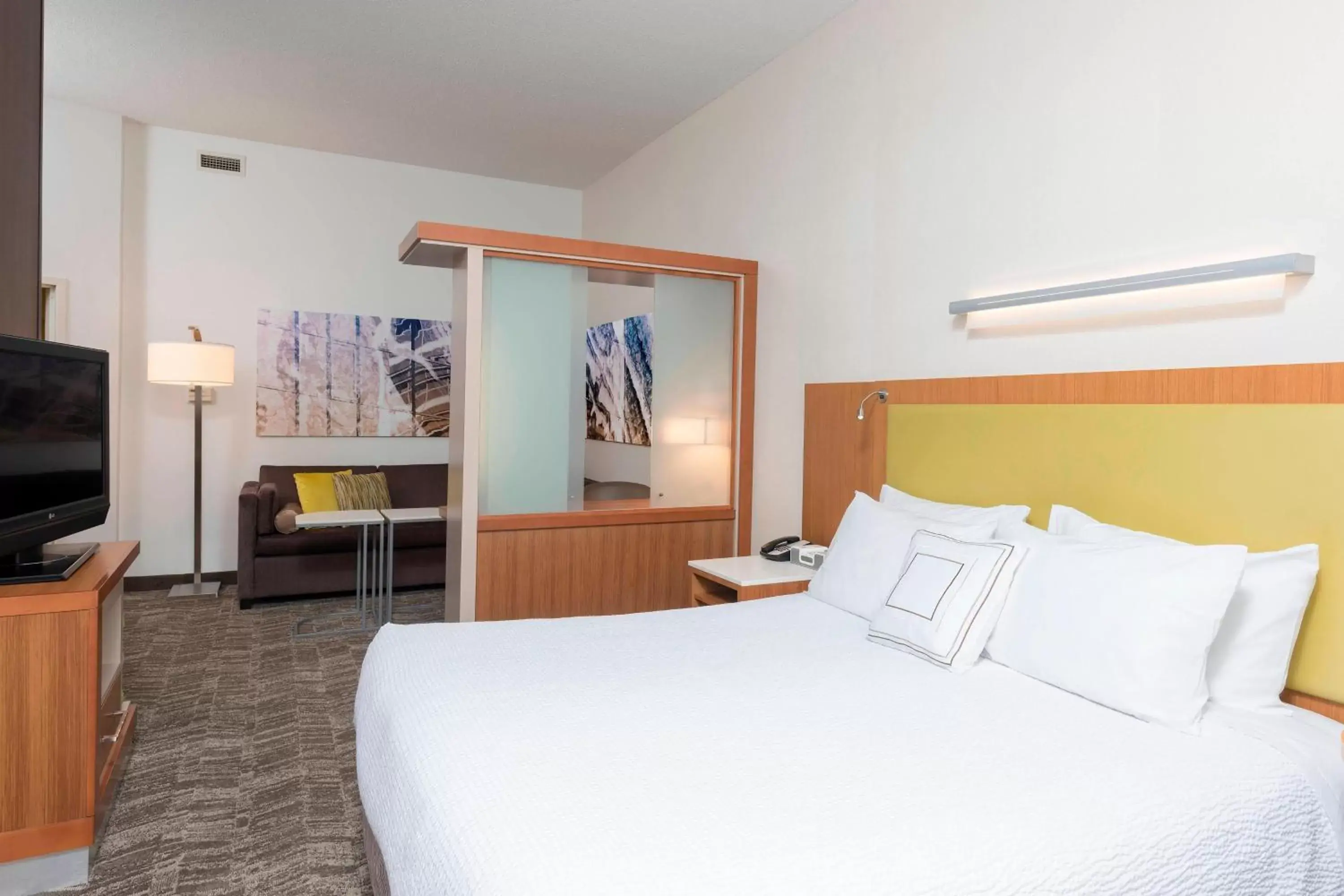 Bedroom, Bed in SpringHill Suites Detroit Auburn Hills
