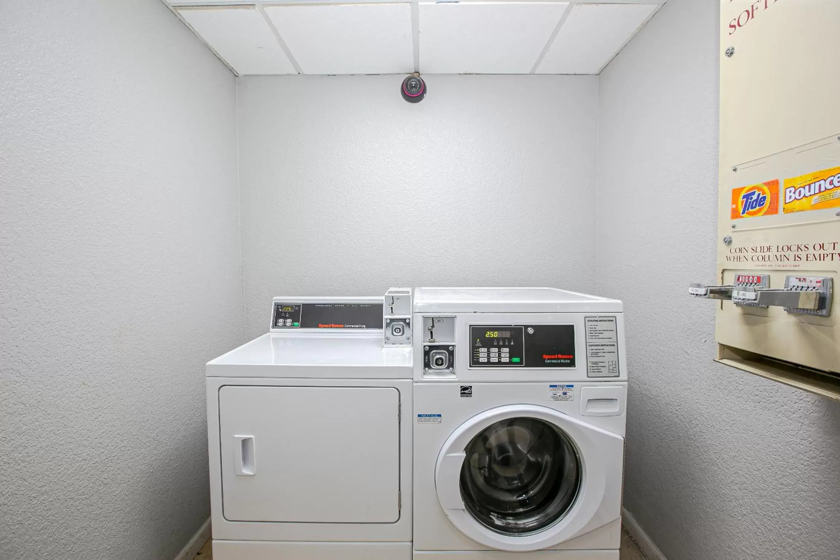 washing machine, Kitchen/Kitchenette in Clarion Inn Dayton Airport