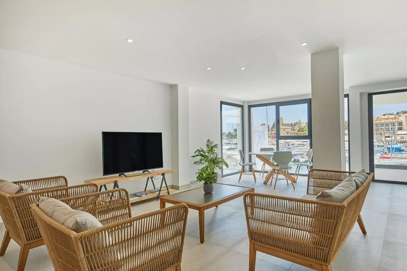 Communal lounge/ TV room, Seating Area in Calanova Sports Residence