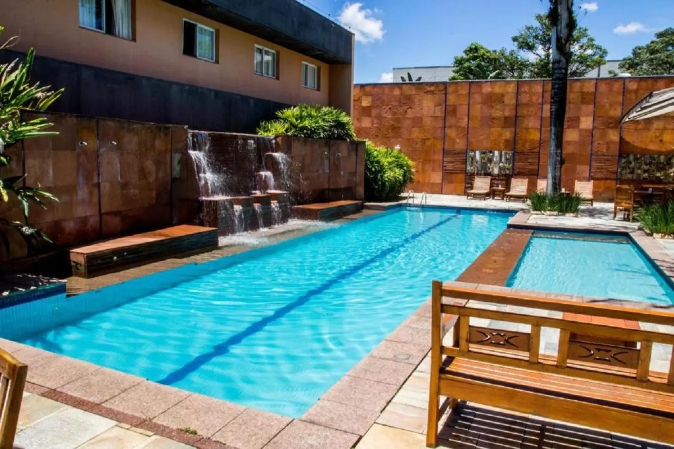 Swimming pool in Carlton Plaza Baobá
