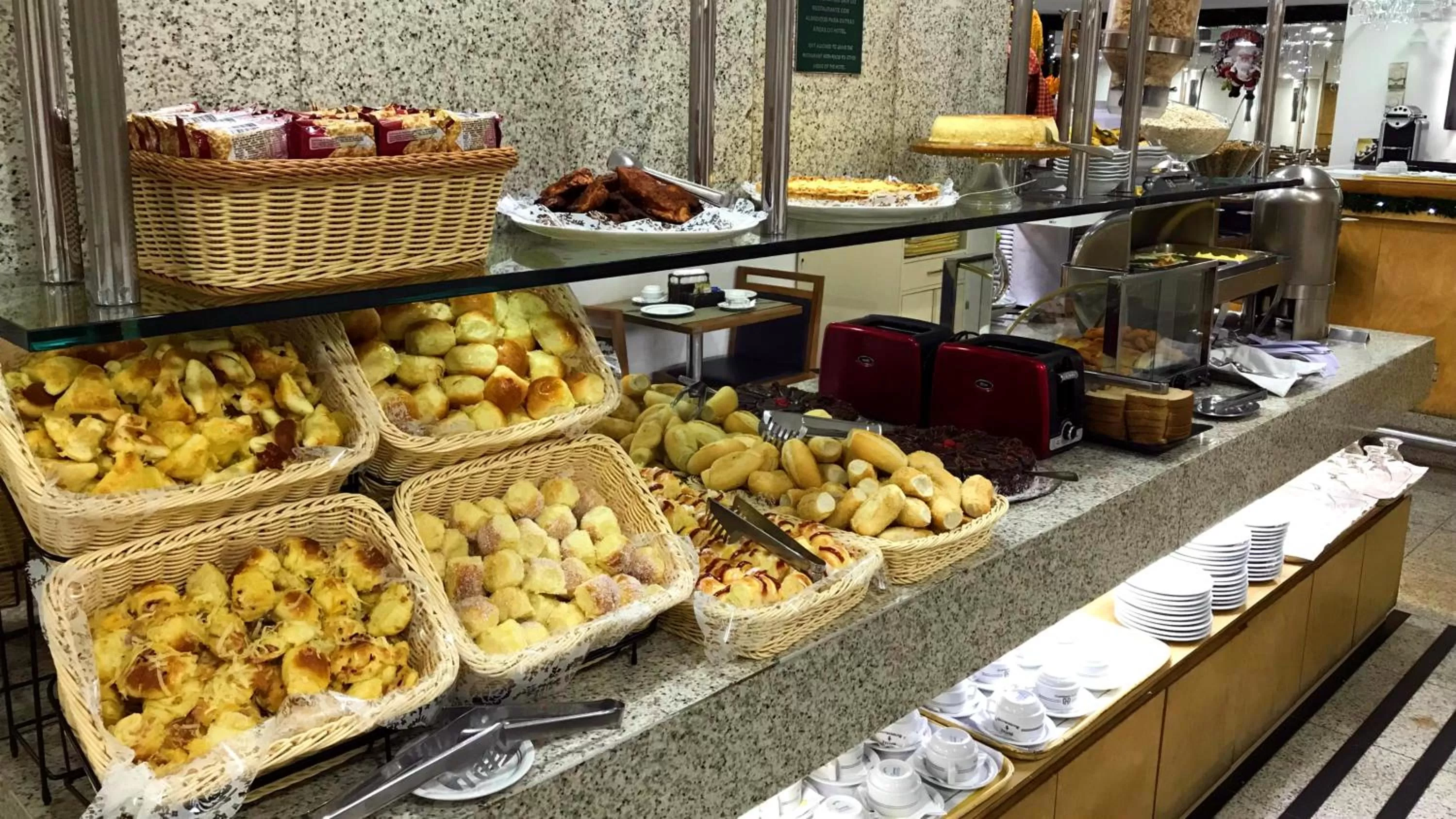 Buffet breakfast in Hotel Bandeirantes
