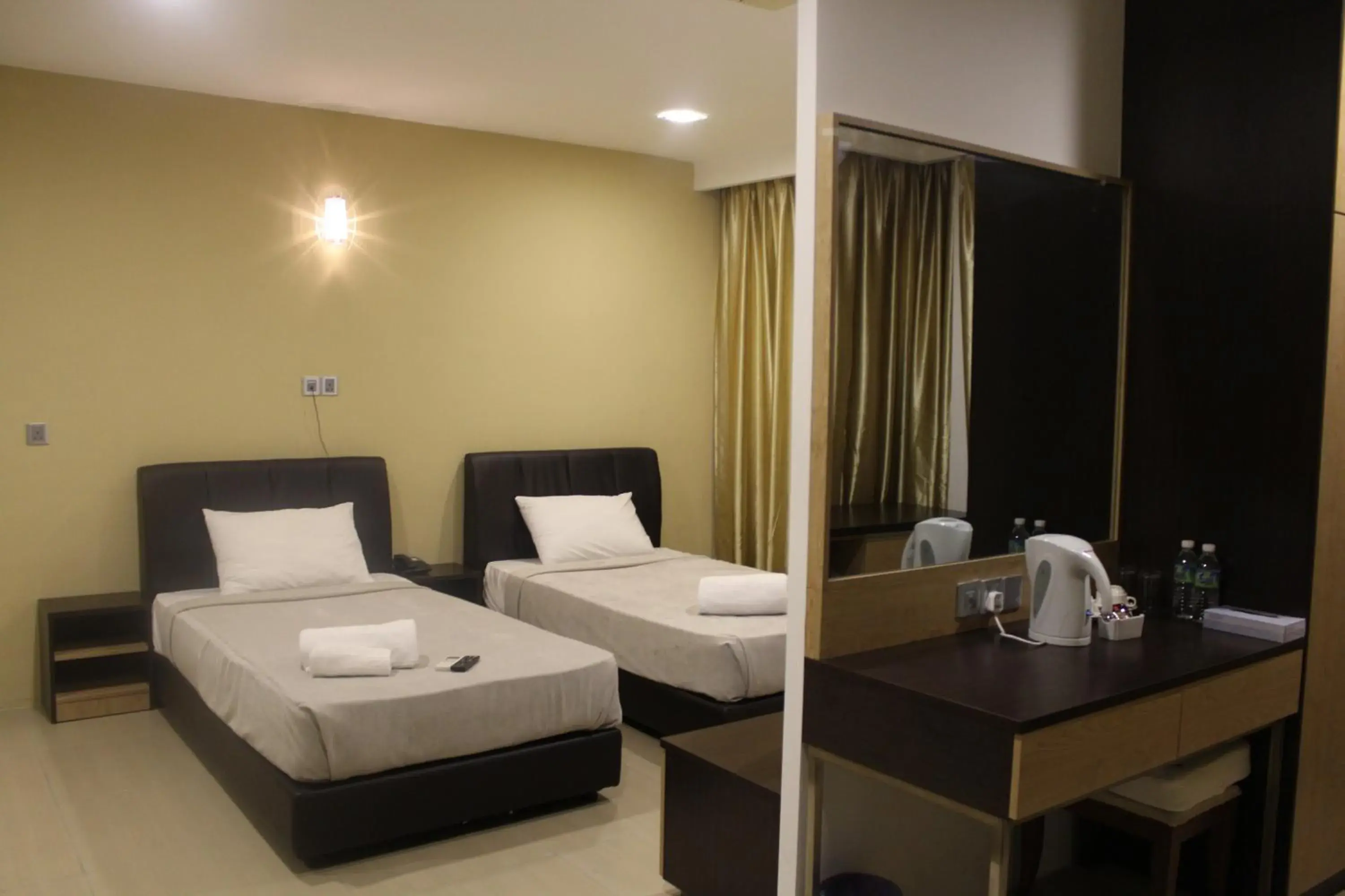 Bed, Room Photo in Sun Inns Hotel Jalan Tar