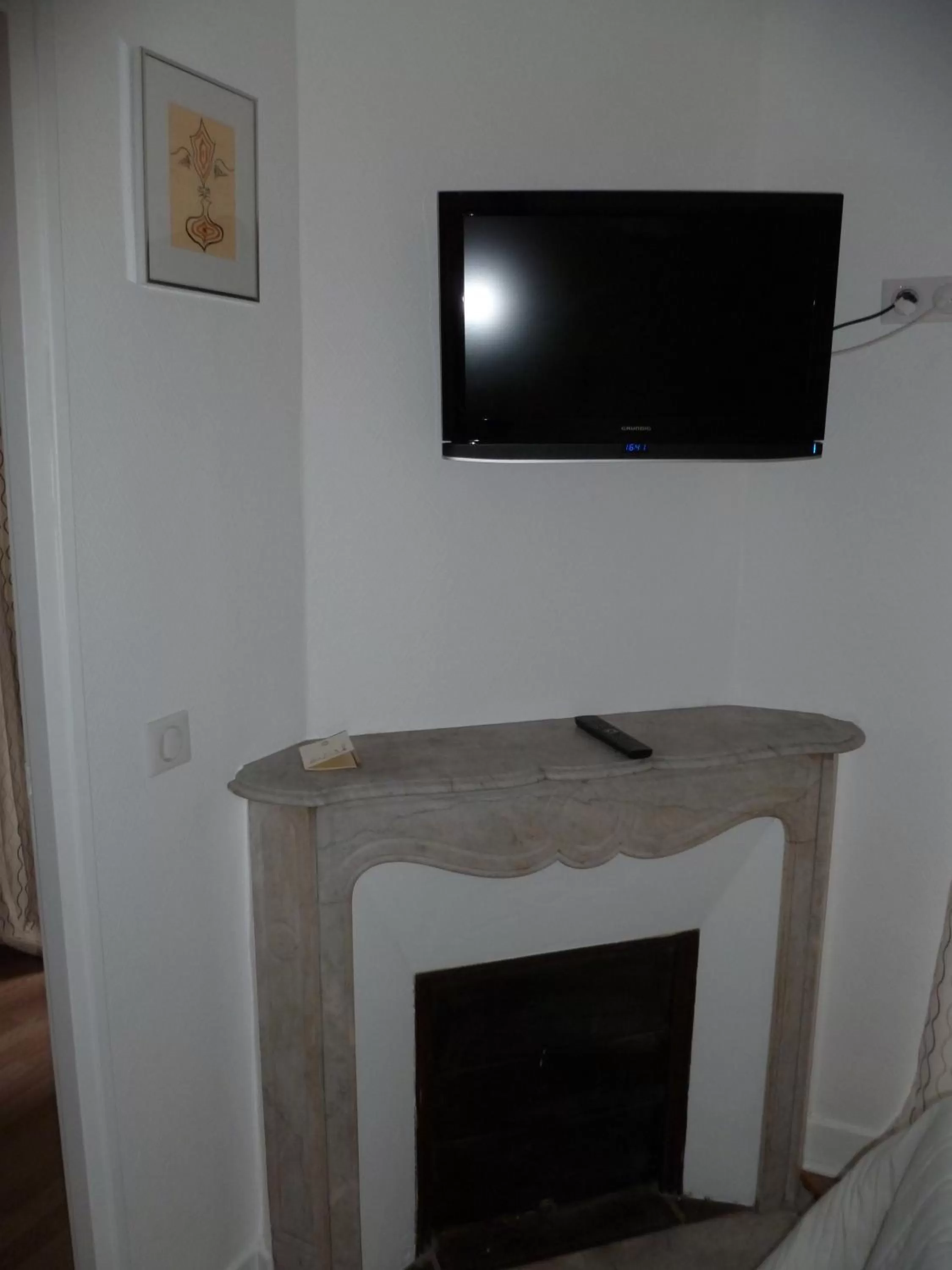 Photo of the whole room in Hotel Victor Hugo Nice