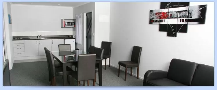 Dining Area in Eastland Pacific Motel