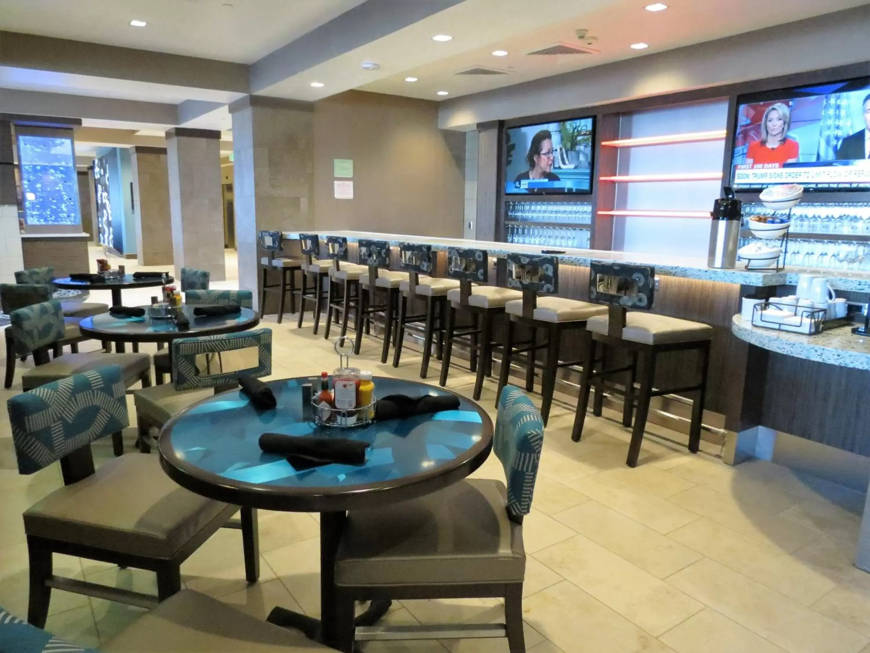 Lounge or bar, Restaurant/Places to Eat in Holiday Inn - South Jordan - SLC South, an IHG Hotel