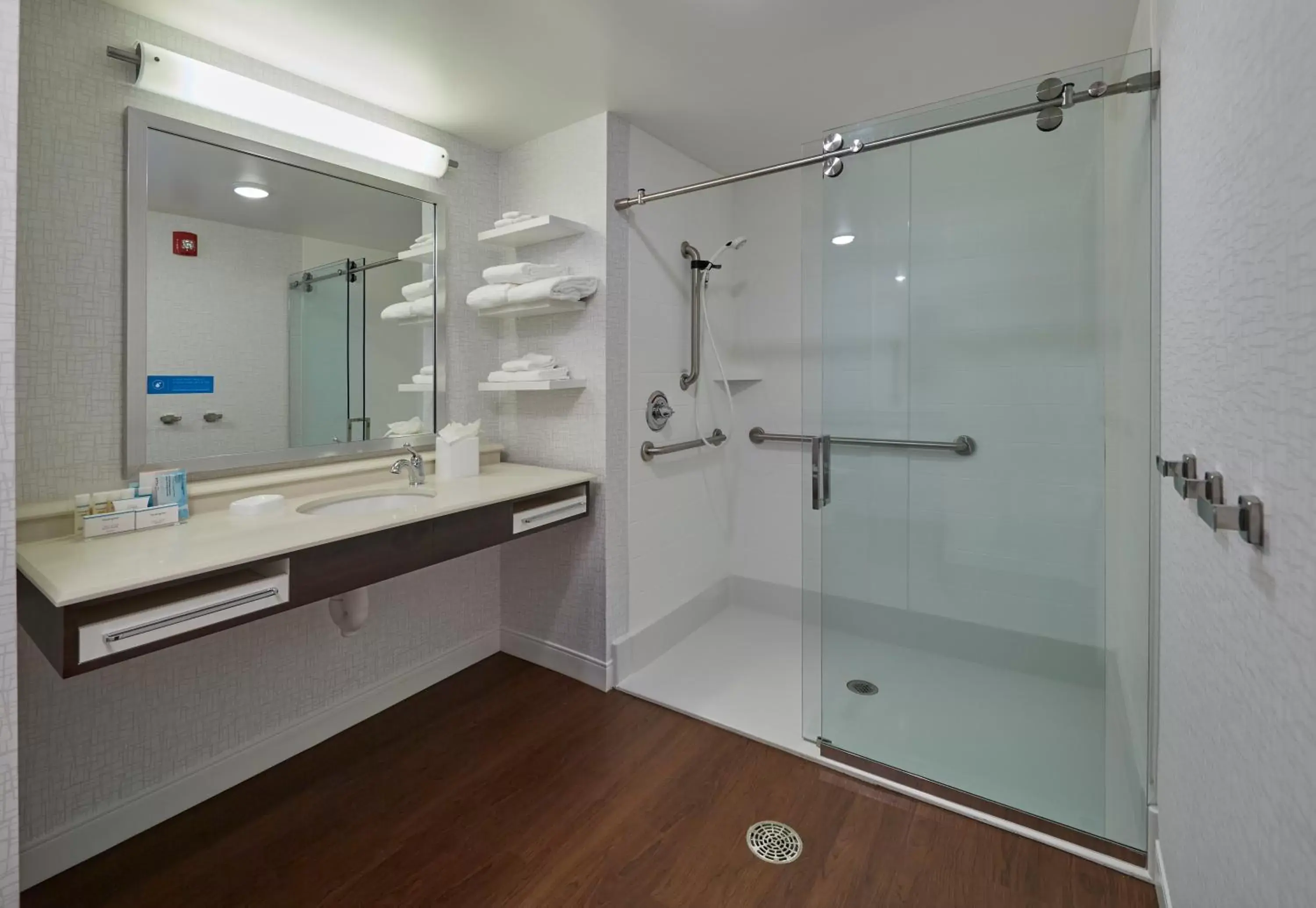 Shower, Bathroom in Hampton Inn & Suites Hood River