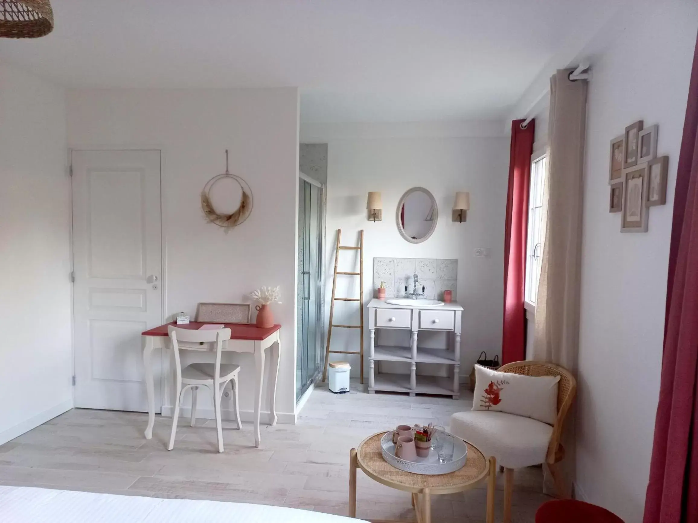 Bedroom, Seating Area in Le Clos Beauséjour