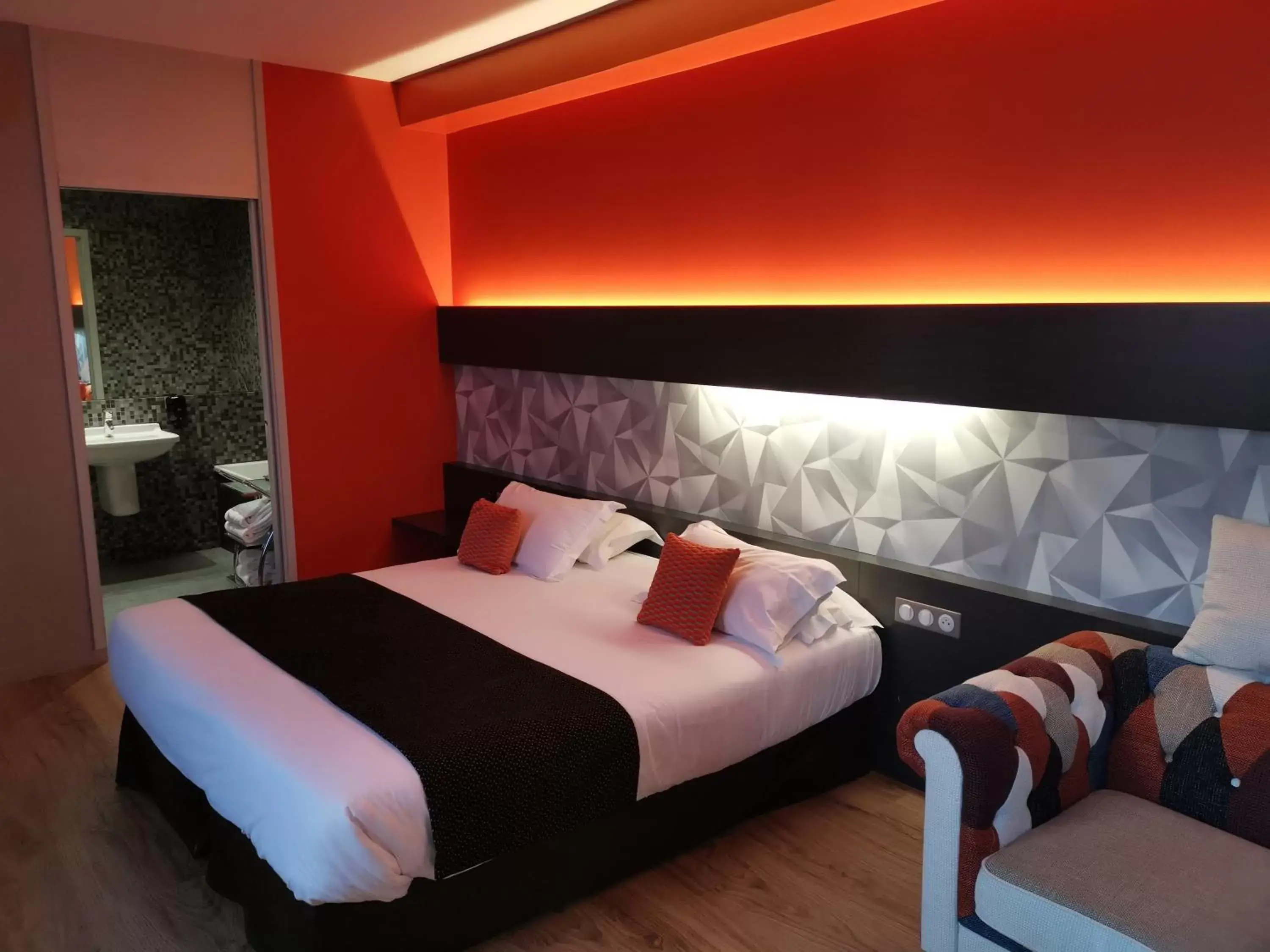 Bed in HOTEL & SPA Le Renard Centre