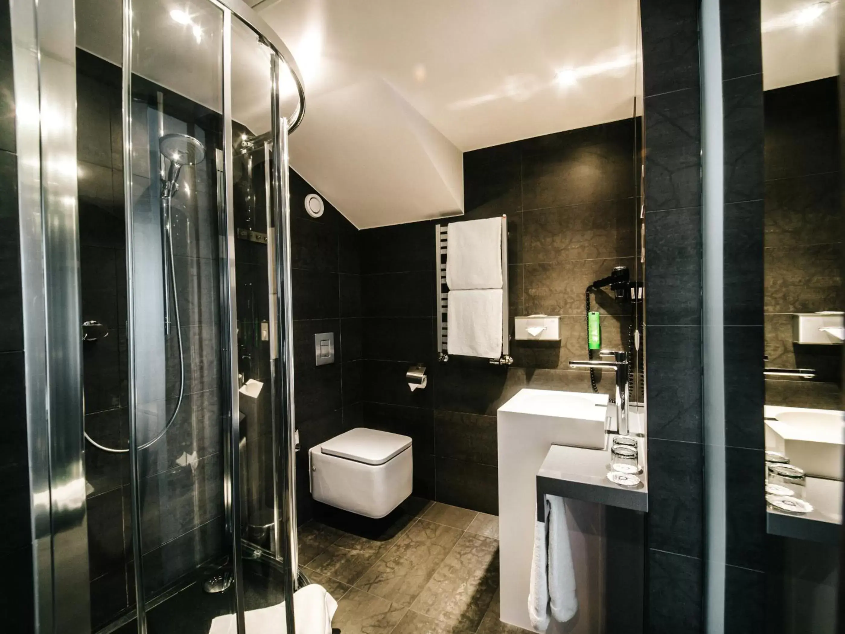 Shower, Bathroom in Q Hotel Grand Cru Gdańsk